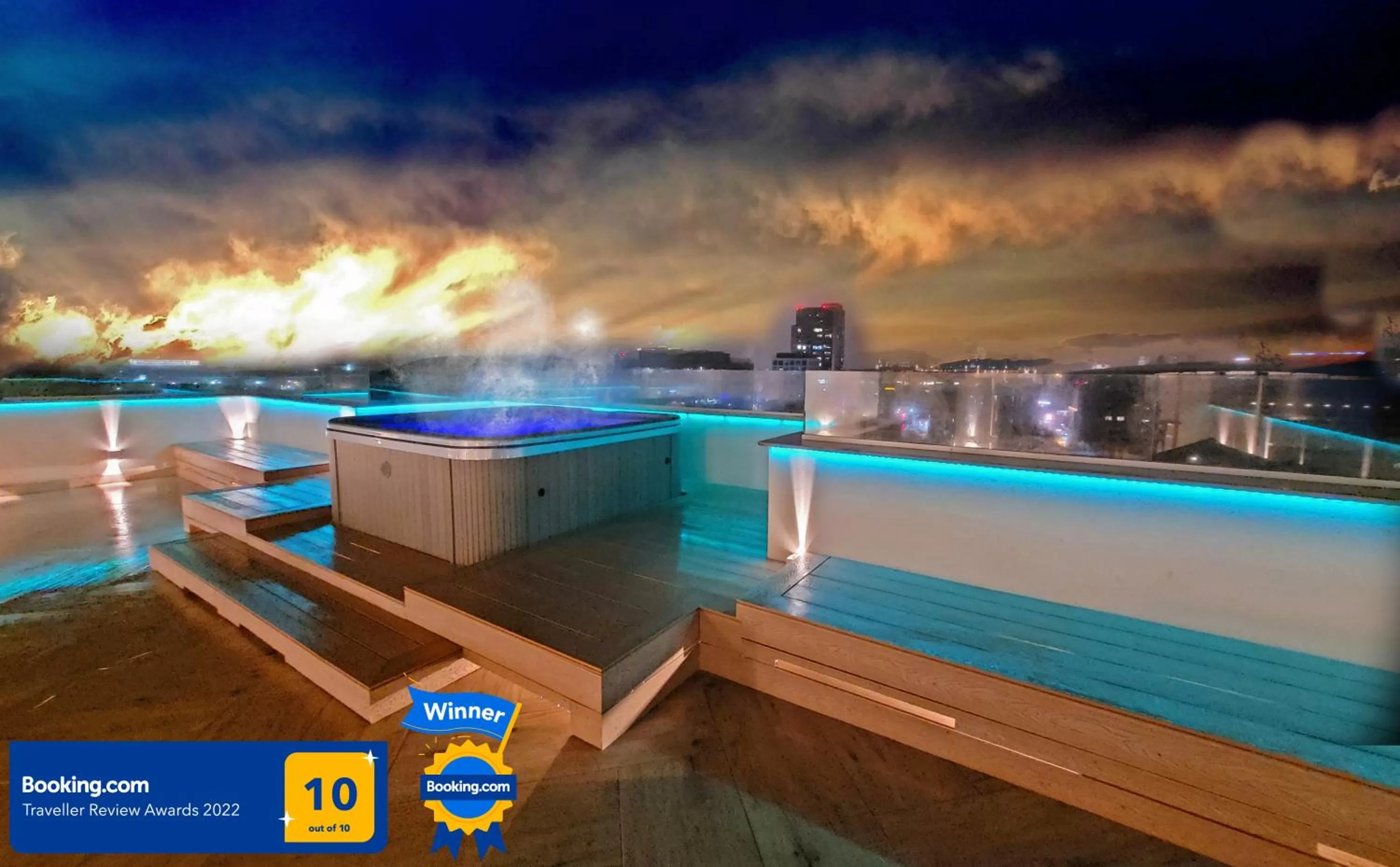 Hot Tub, Swimming Pool in Terrace Suites Iasi