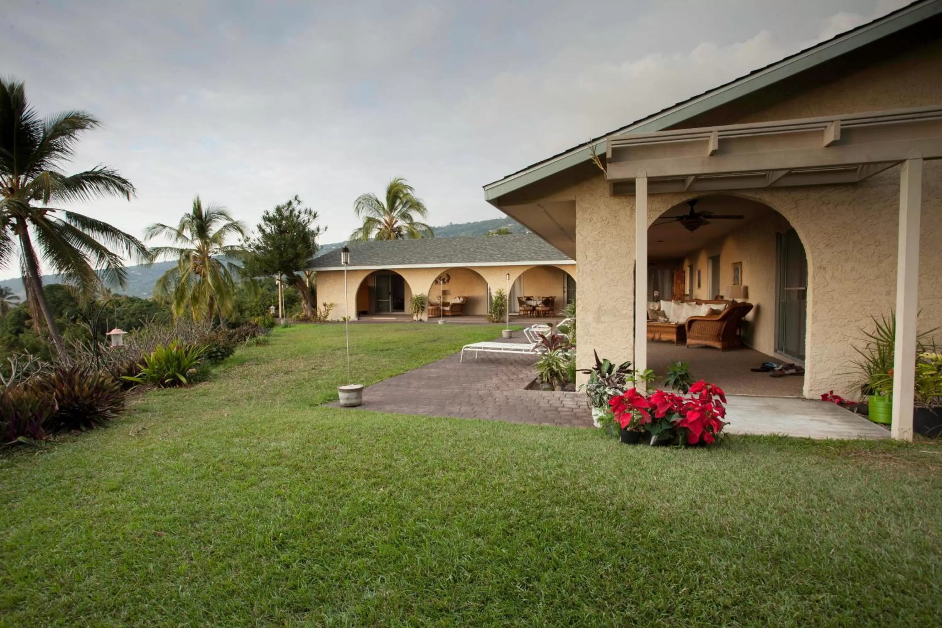 Facade/entrance, Property Building in Kona Bayview Inn
