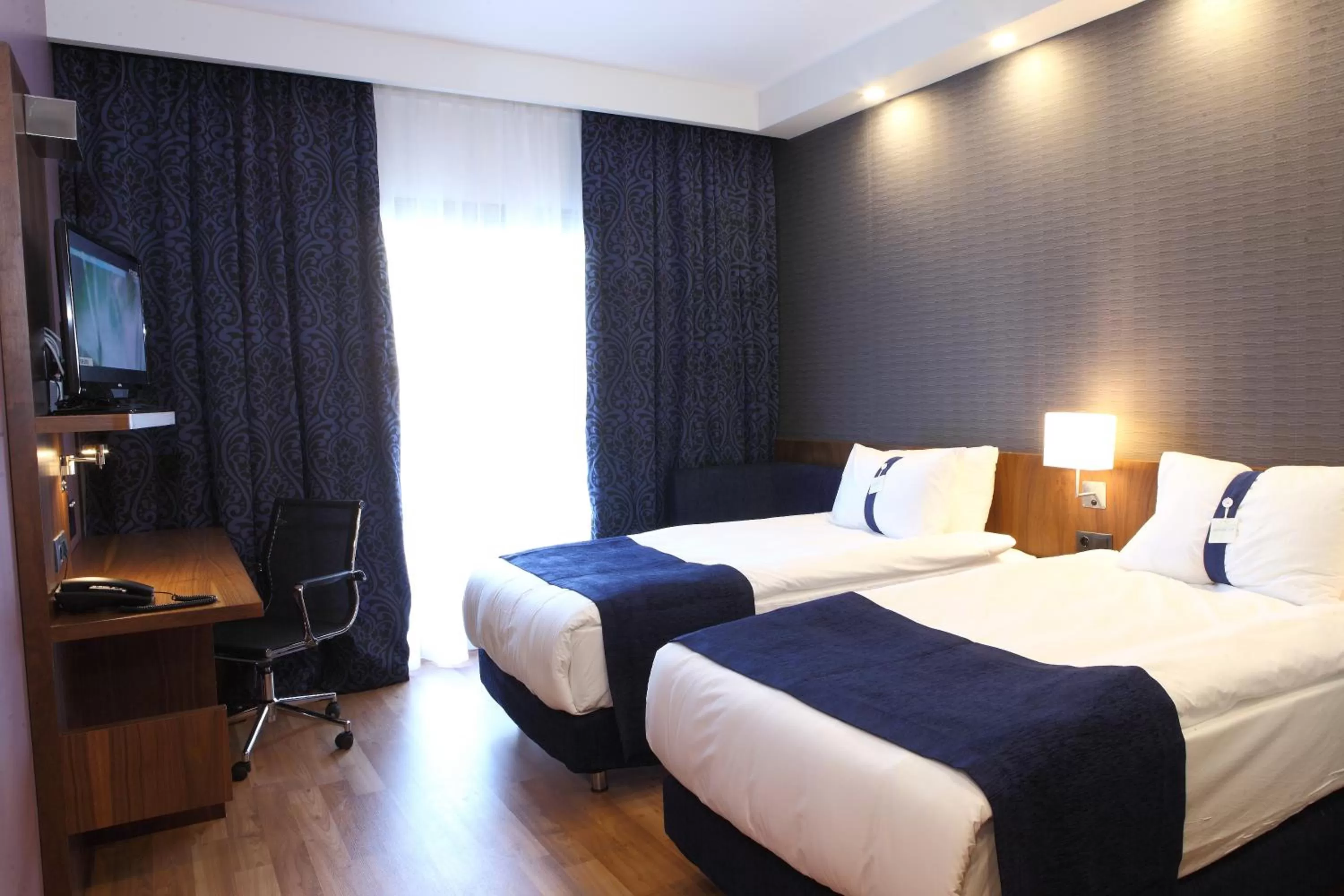 TV and multimedia, Bed in Holiday Inn Express Manisa-West by IHG