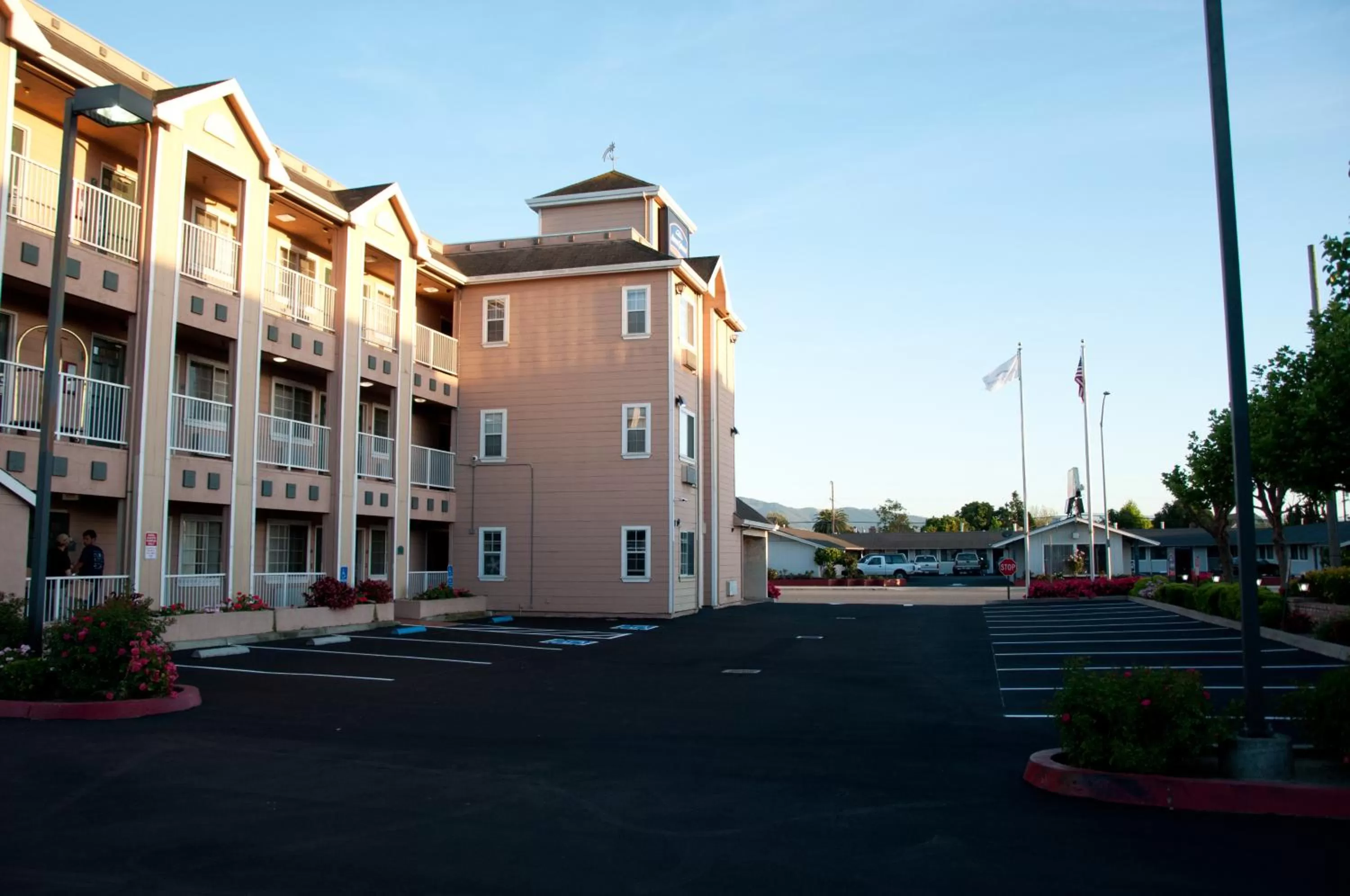 Property building in Howard Johnson by Wyndham Salinas