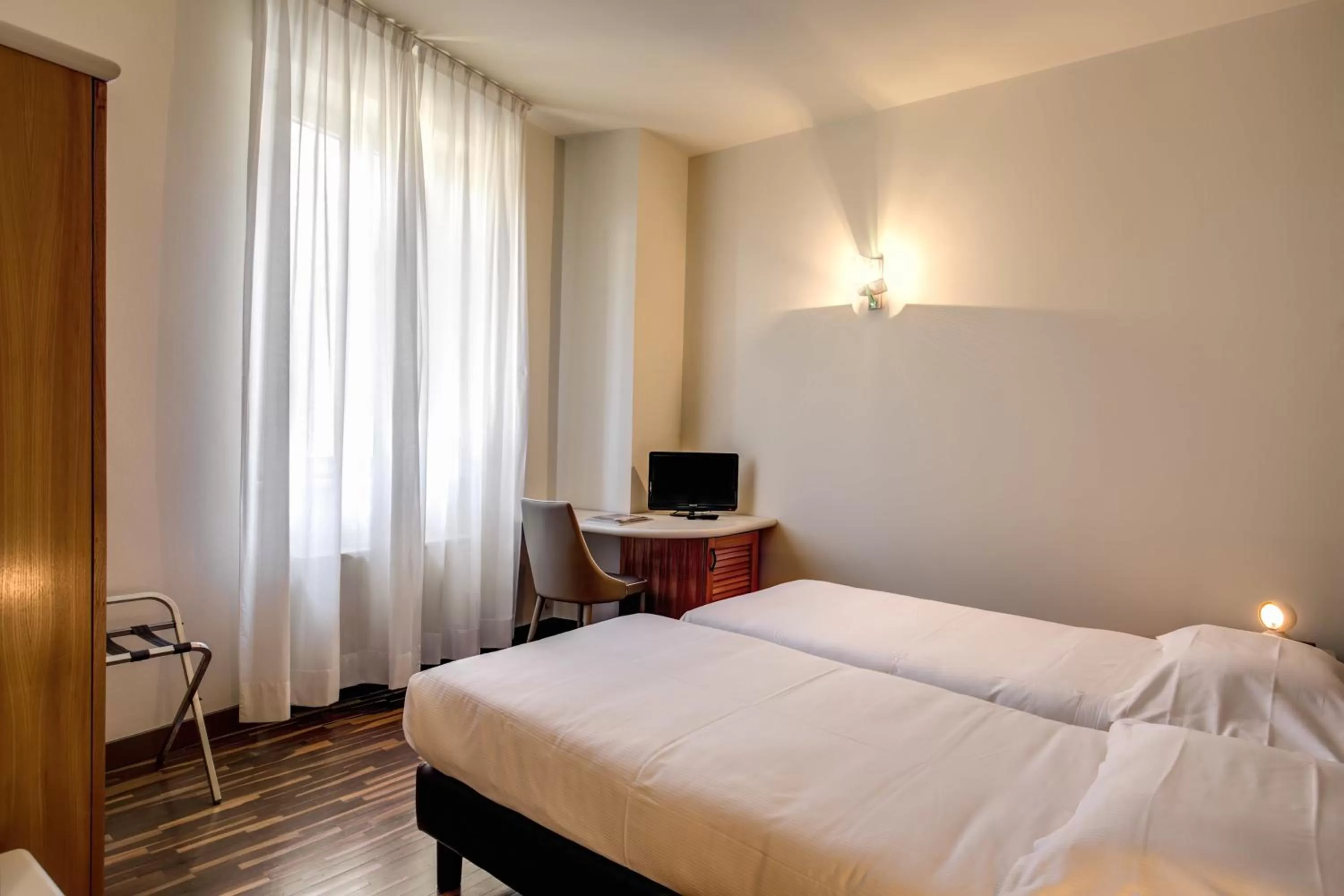 Day, Bed in Albergo Firenze