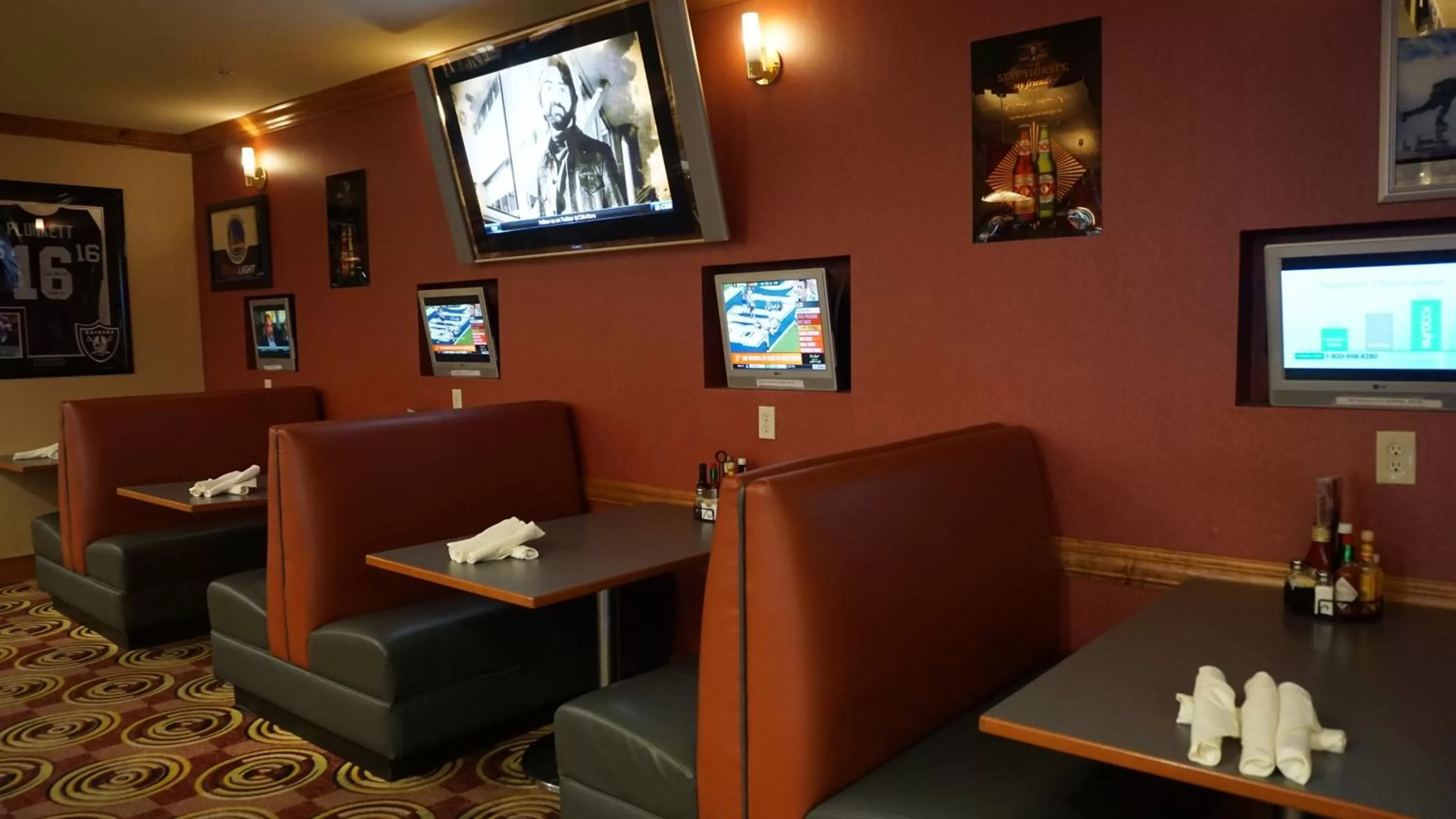 Restaurant/places to eat in Holiday Inn Oakland Airport by IHG