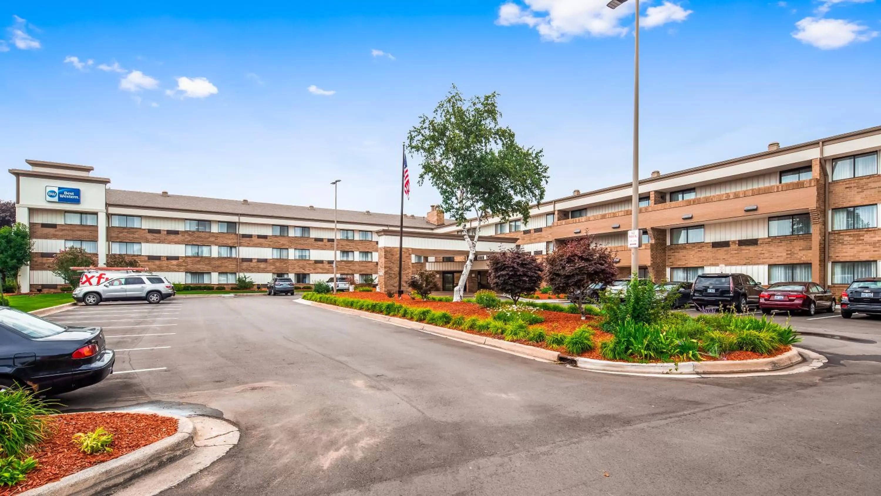 Property building in Best Western Warren Hotel