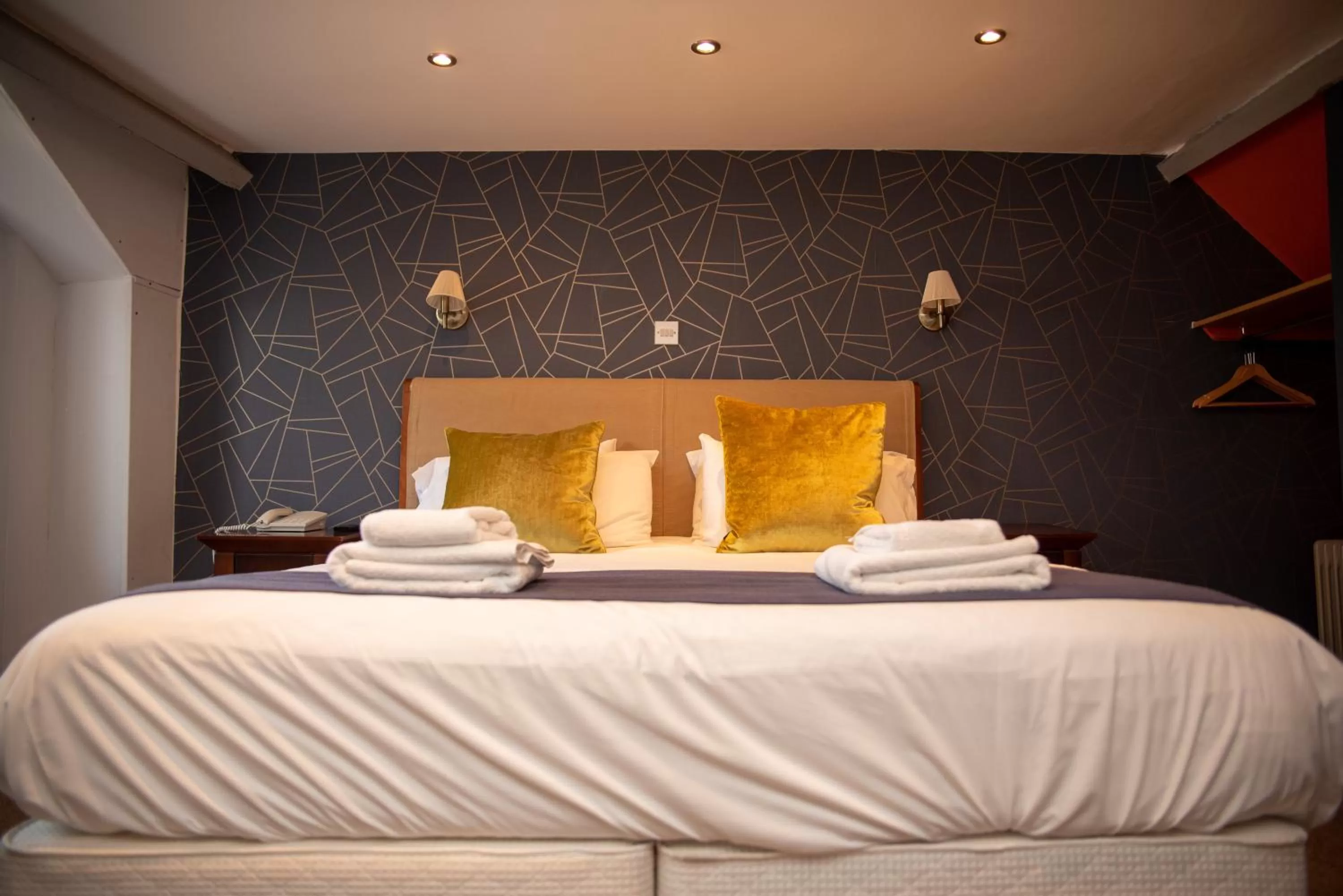 Bed in The Oak House Hotel