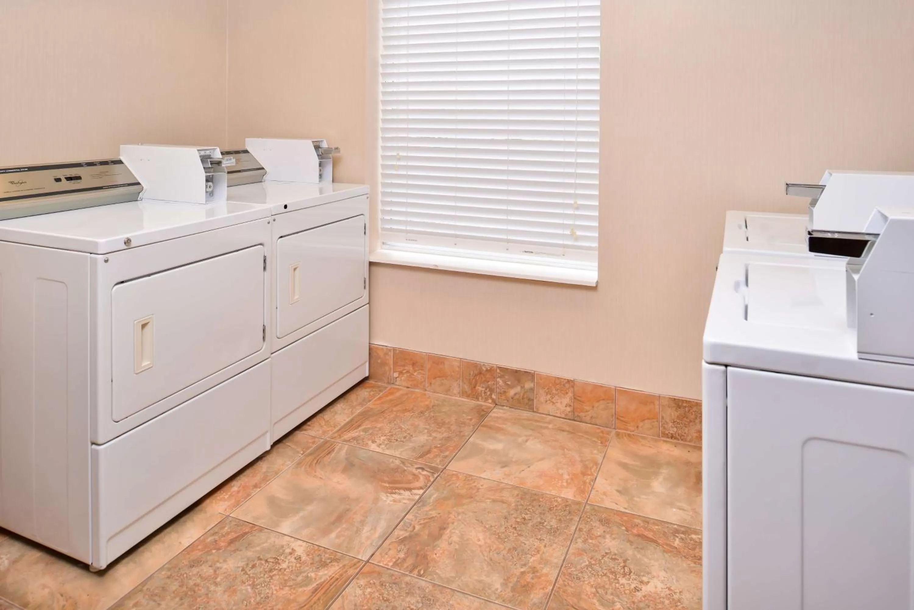 Property building in Hampton Inn Statesville