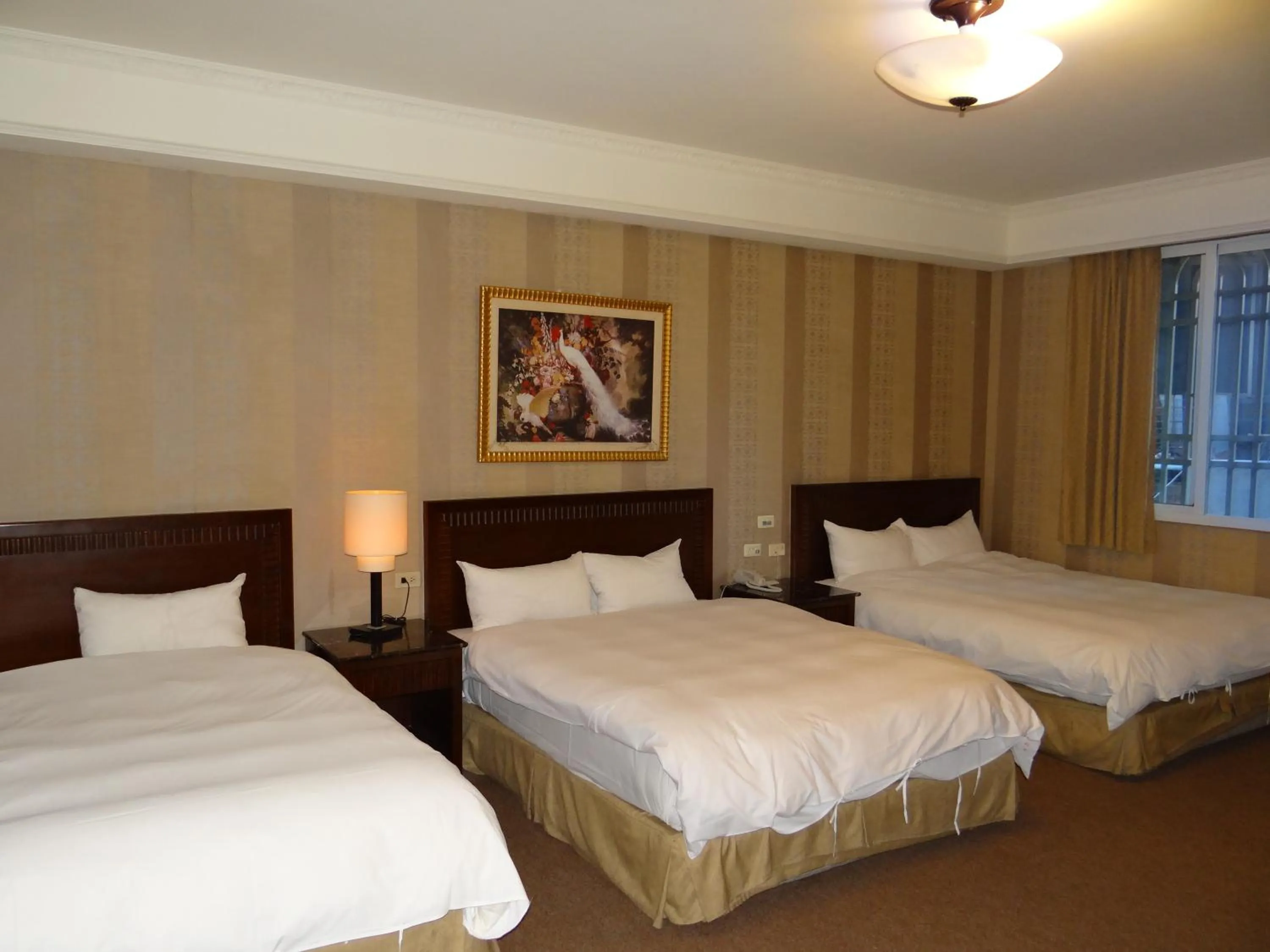 bunk bed, Bed in Wuzhou Hotel