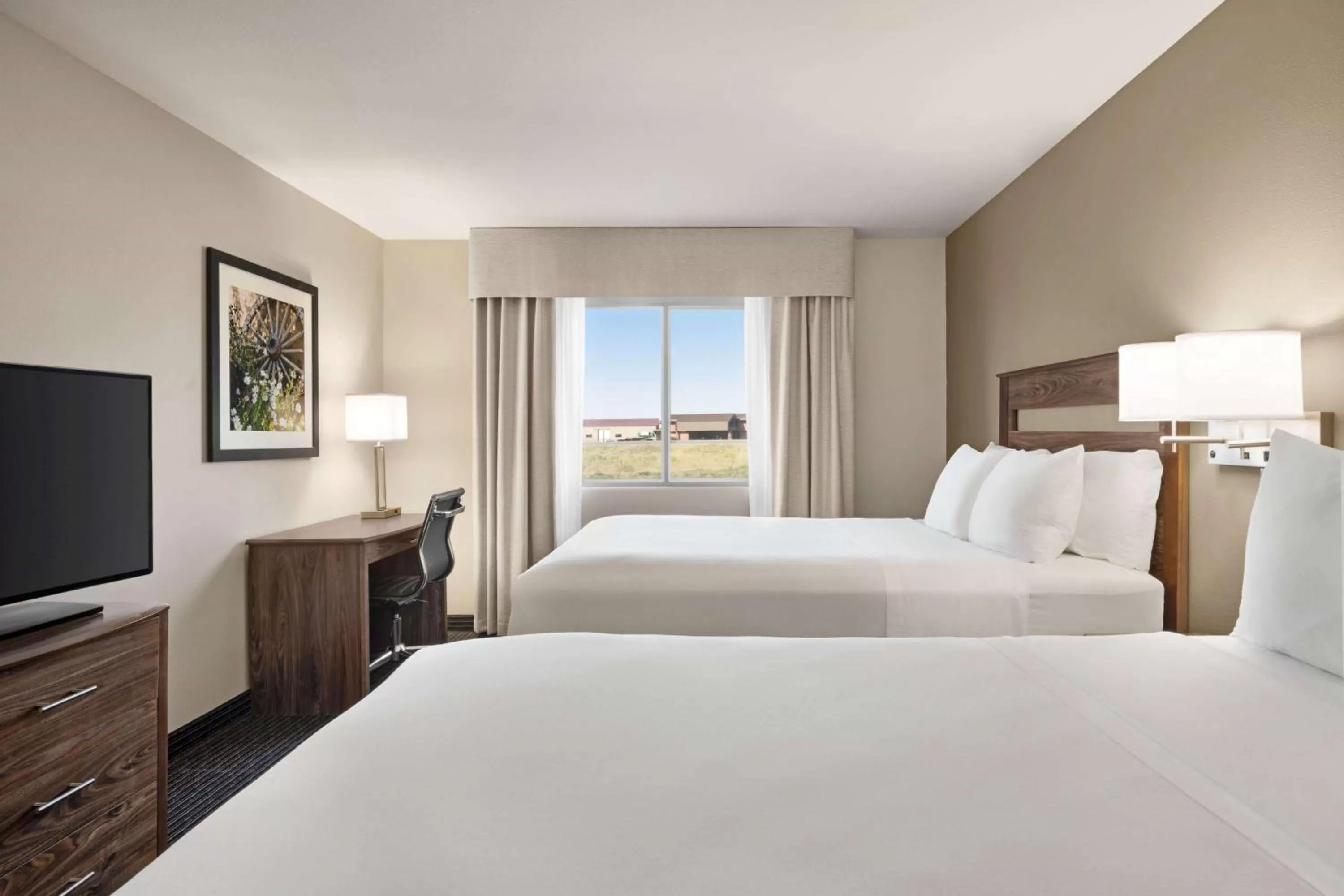 Photo of the whole room, Bed in Baymont by Wyndham Rawlins