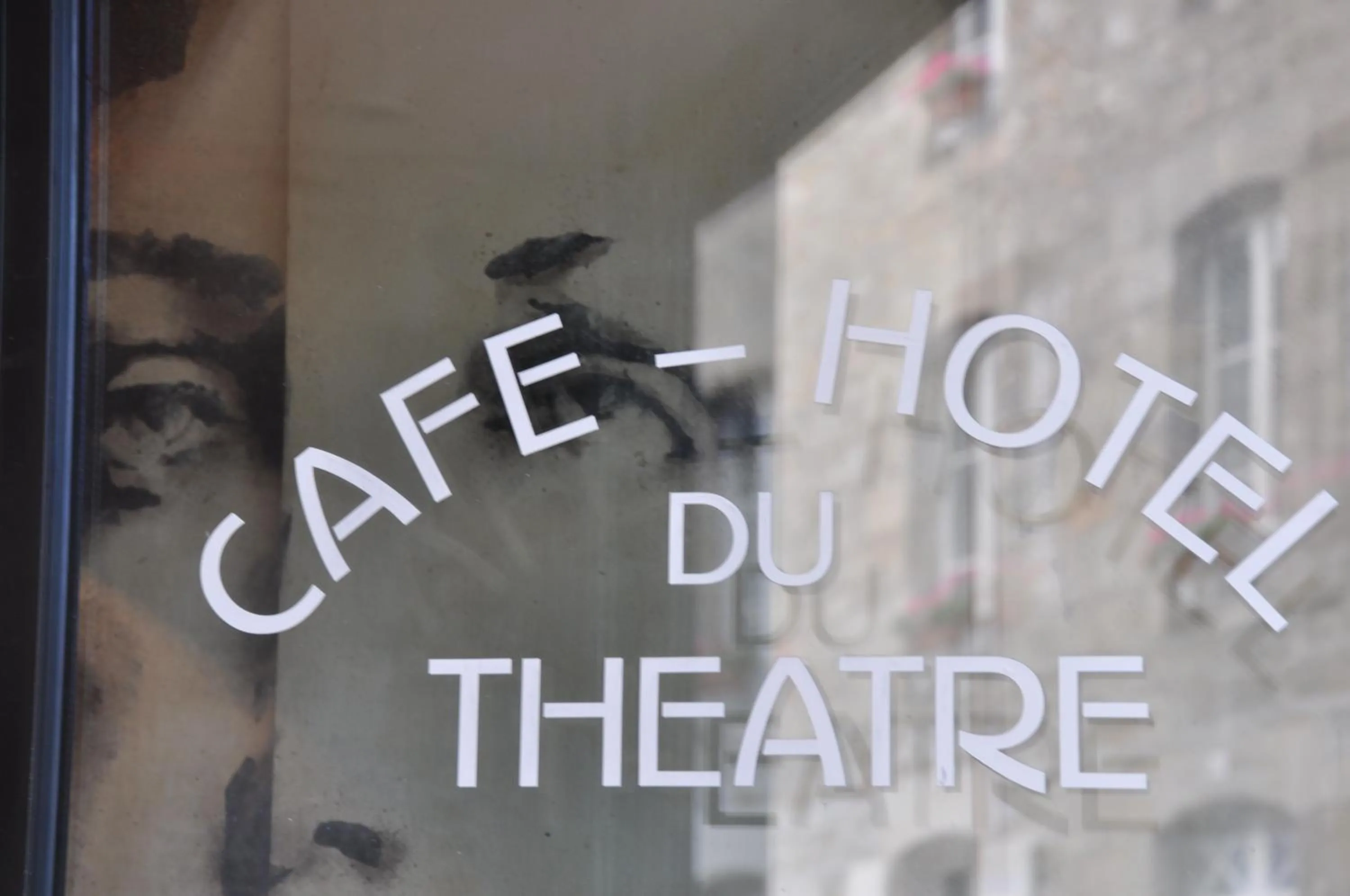 Facade/entrance in Cafe Hotel du Theatre