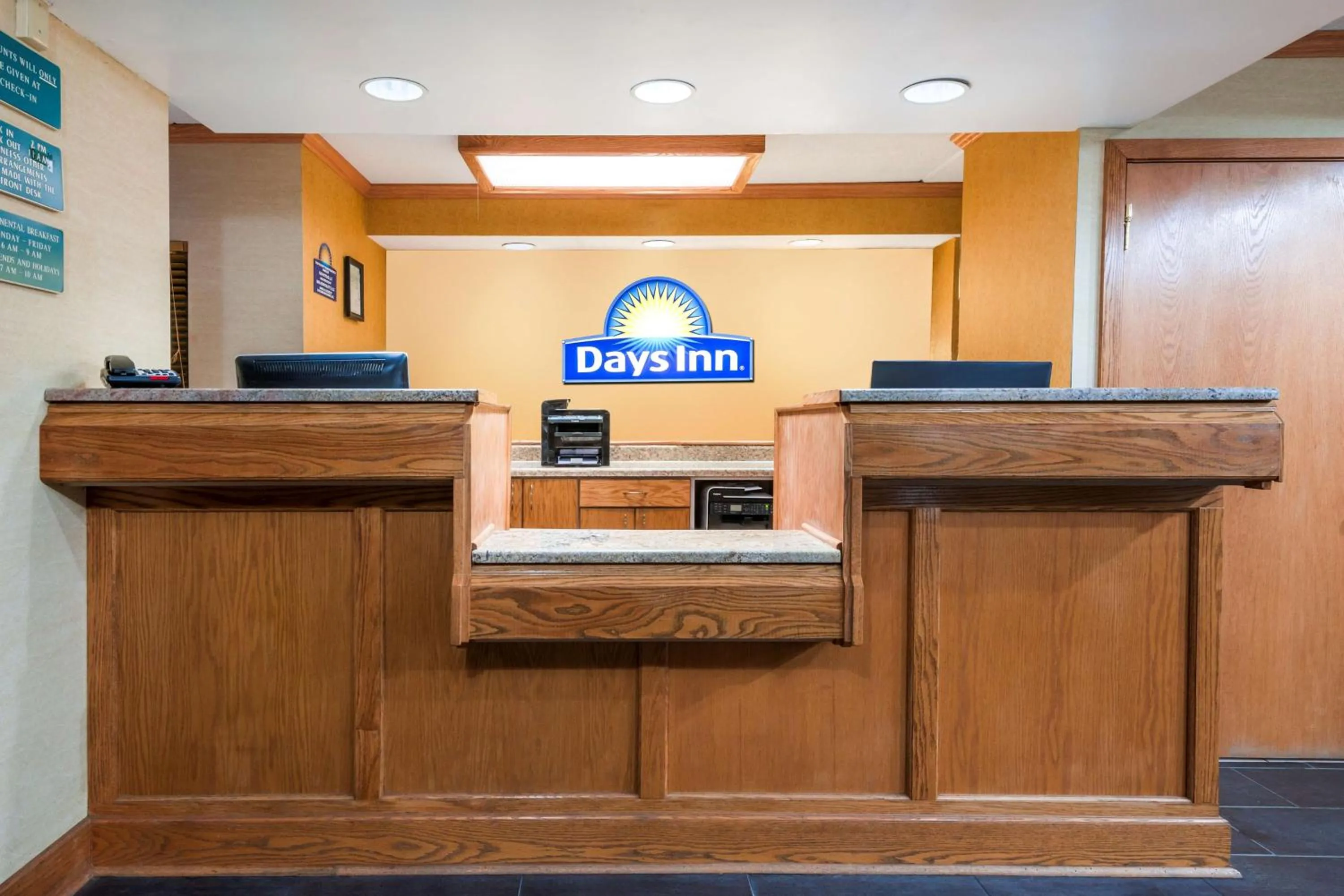 Lobby or reception in Days Inn by Wyndham Pittsburgh-Harmarville