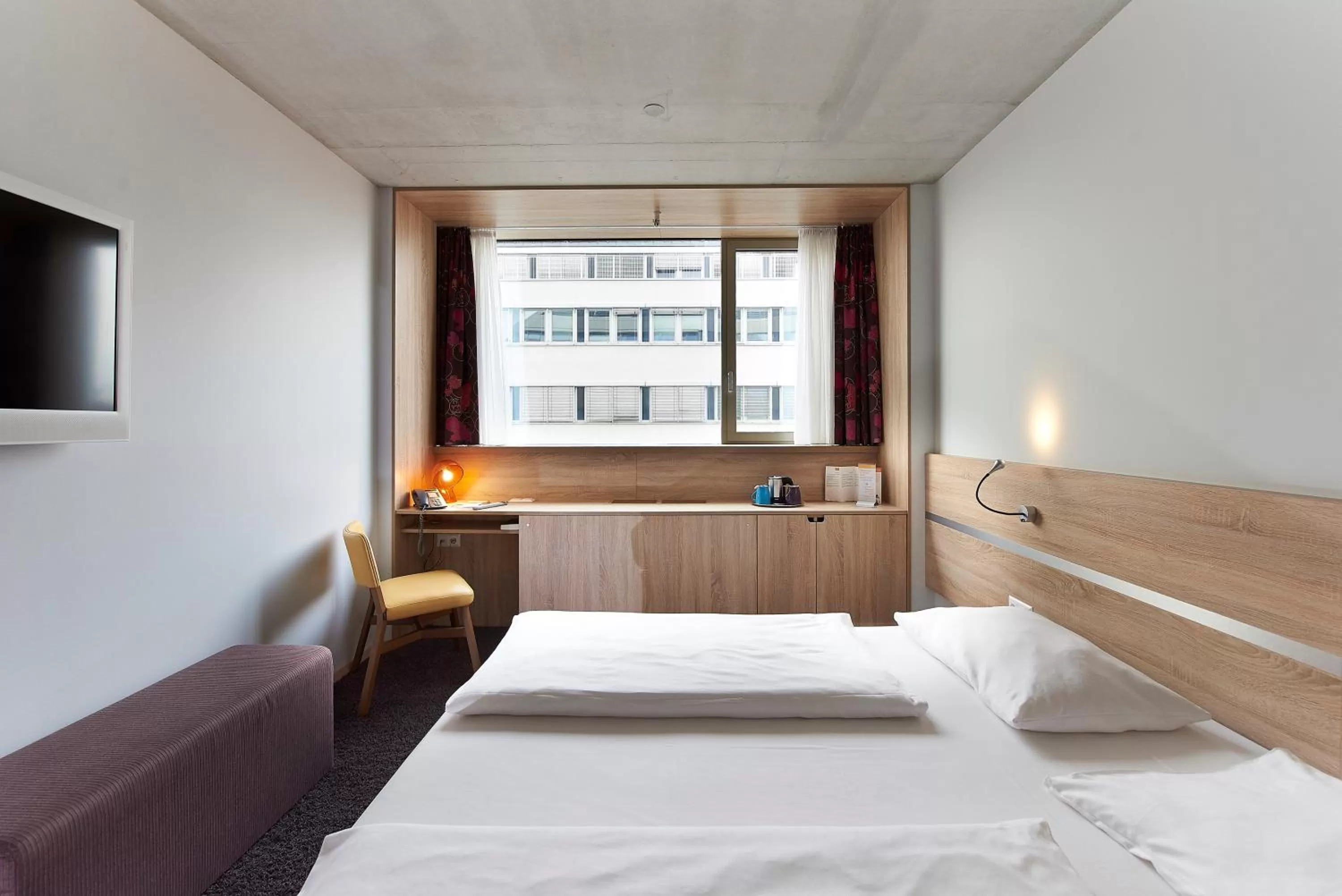 Bed in Simm's Hotel - cityhotel next to Metro U3