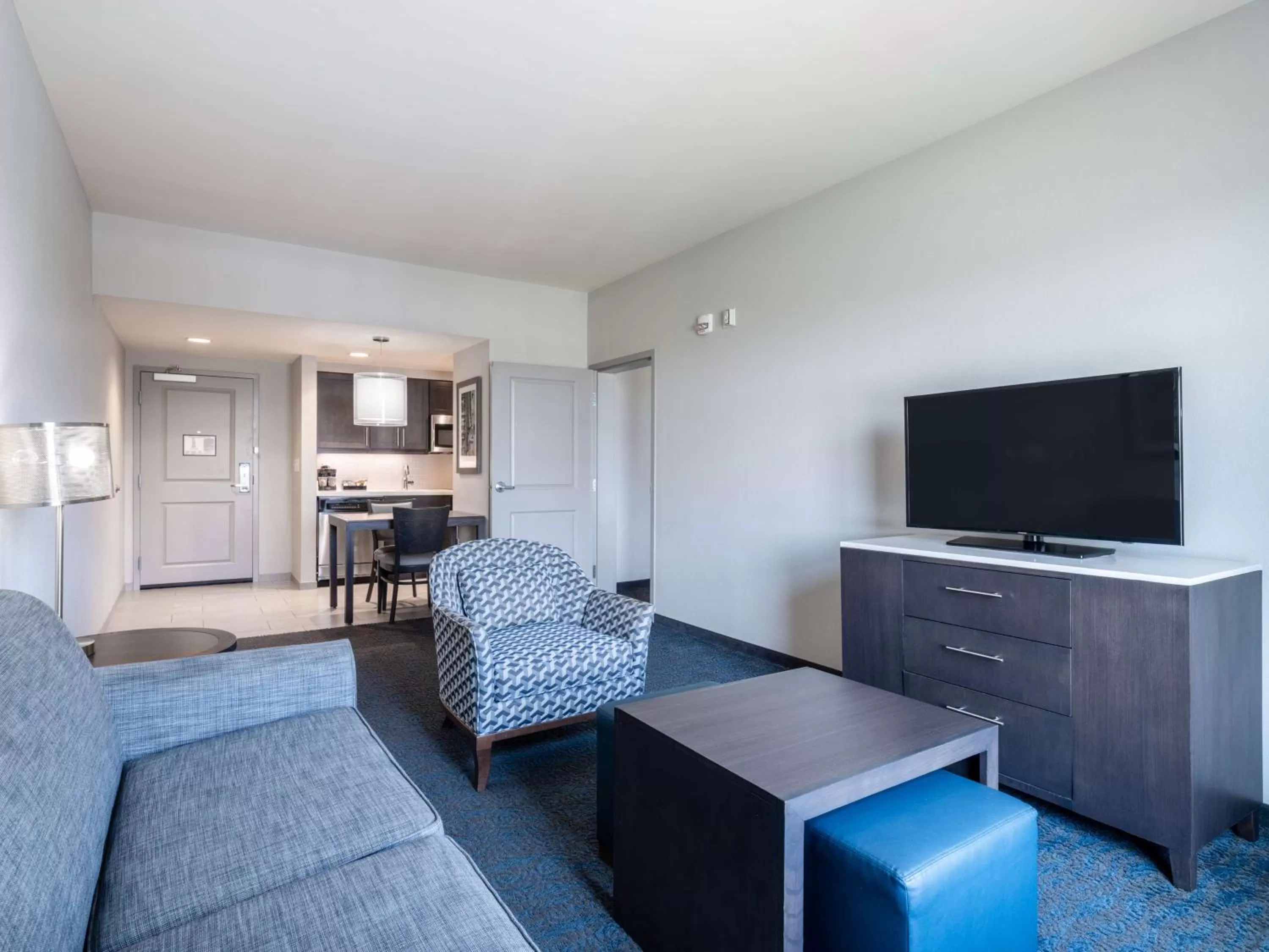 Living room in Homewood Suites By Hilton North Charleston