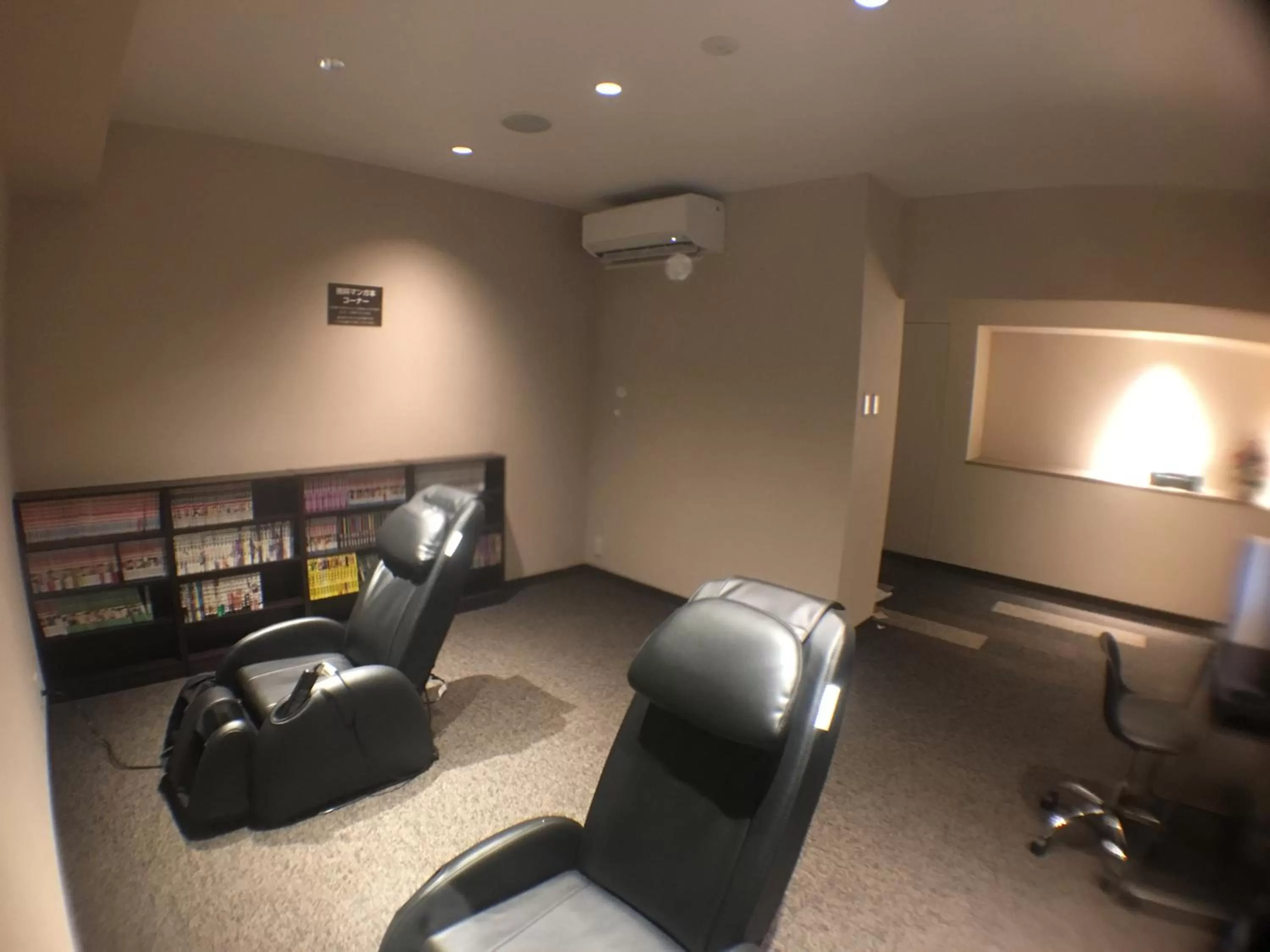 Communal lounge/ TV room in Hotel Crown Hills Onahama