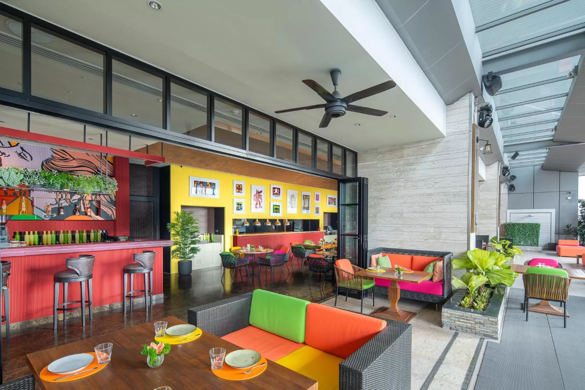 Restaurant/places to eat in Eastin Grand Hotel Sathorn