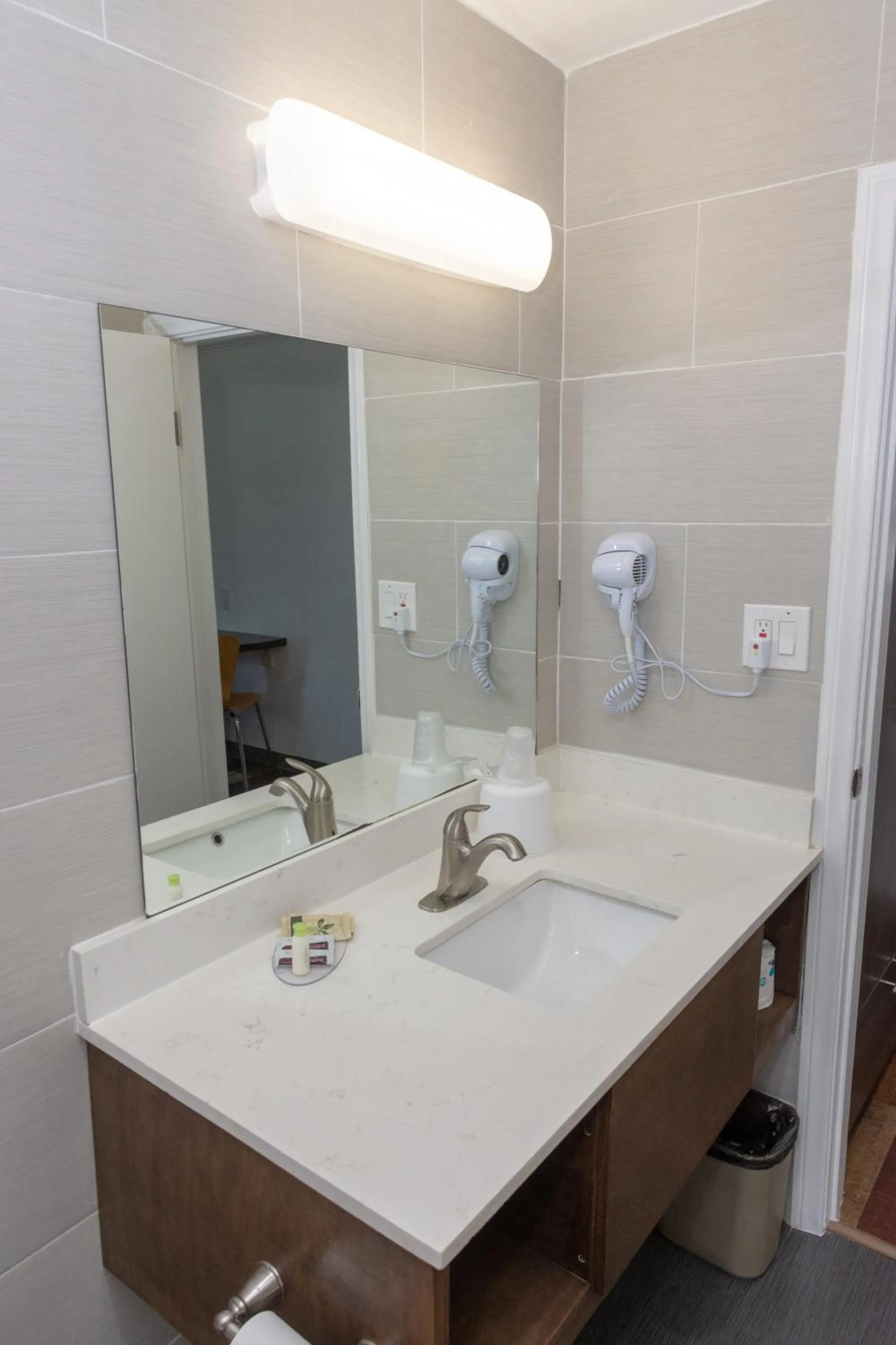 Bathroom in Value Inn Bellflower