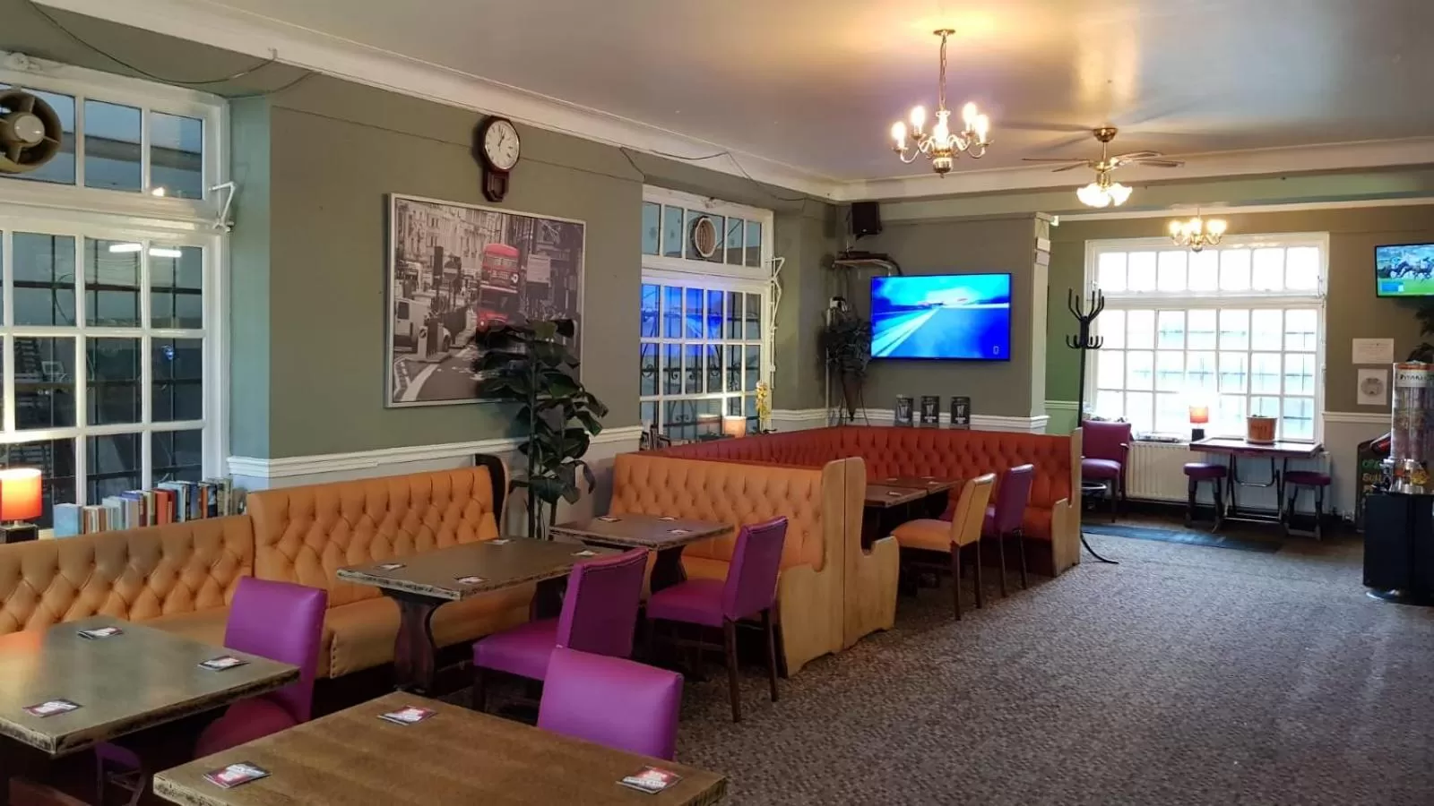 Lounge or bar in Hour Glass Hotel