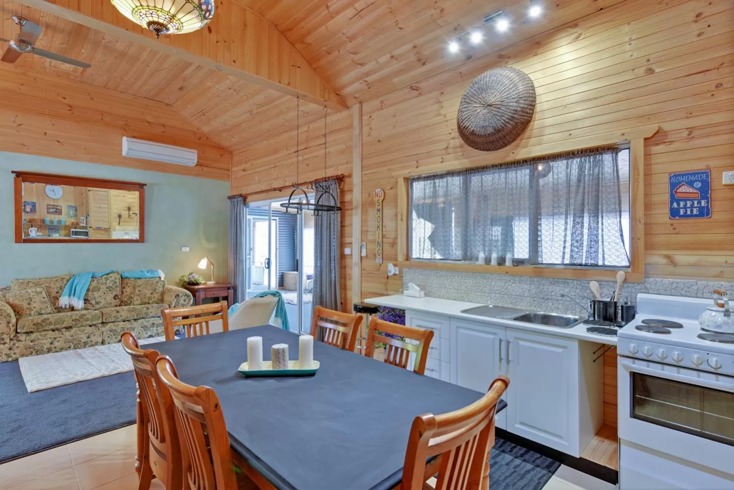 Kitchen or kitchenette in Stony Rise Cottage B&B
