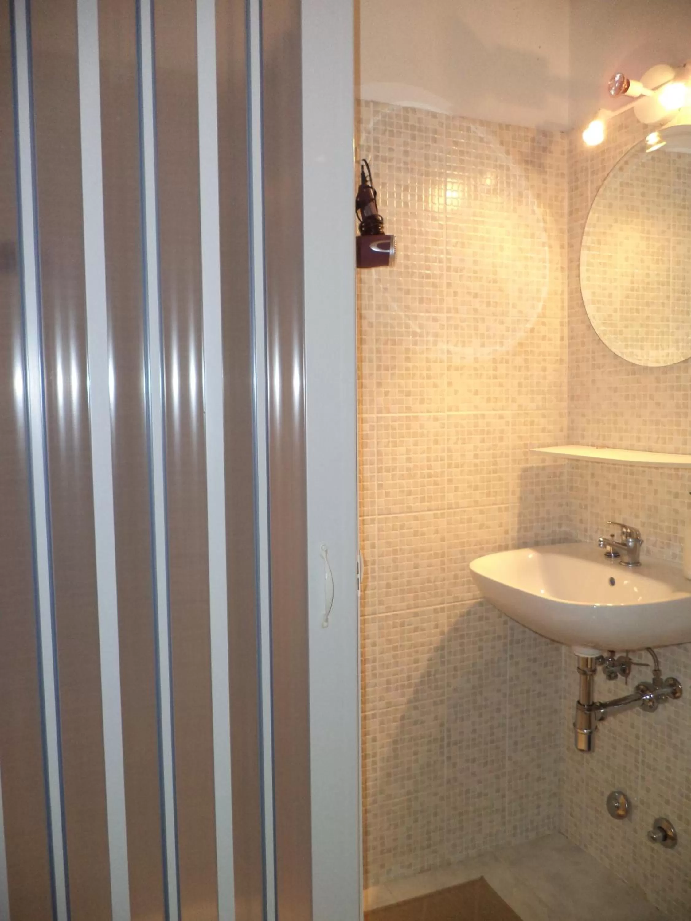Shower in Quo Vadis Roma 2