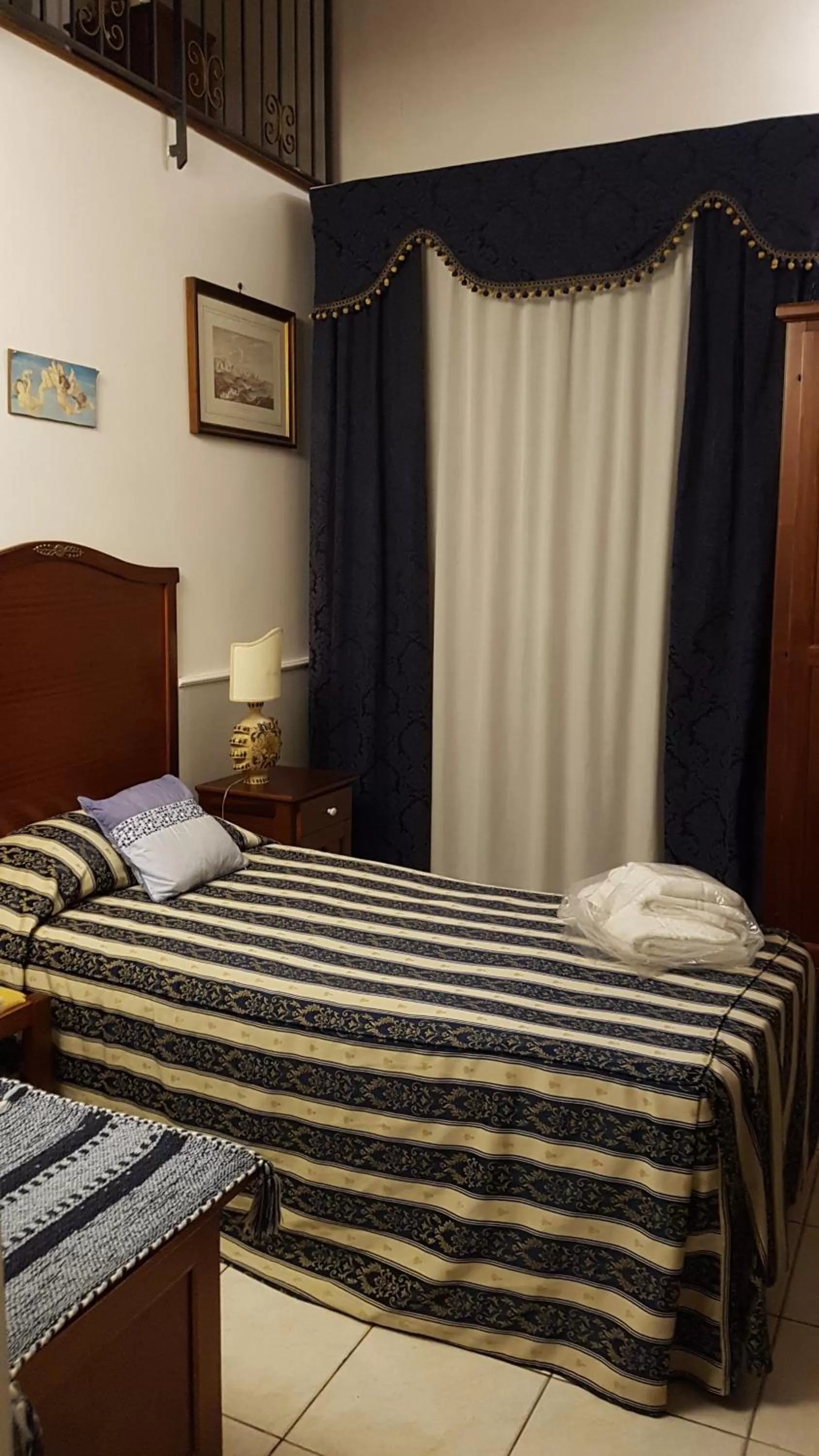 Bedroom, Bed in Hotel Sangiuliano 132 centro storico Catania