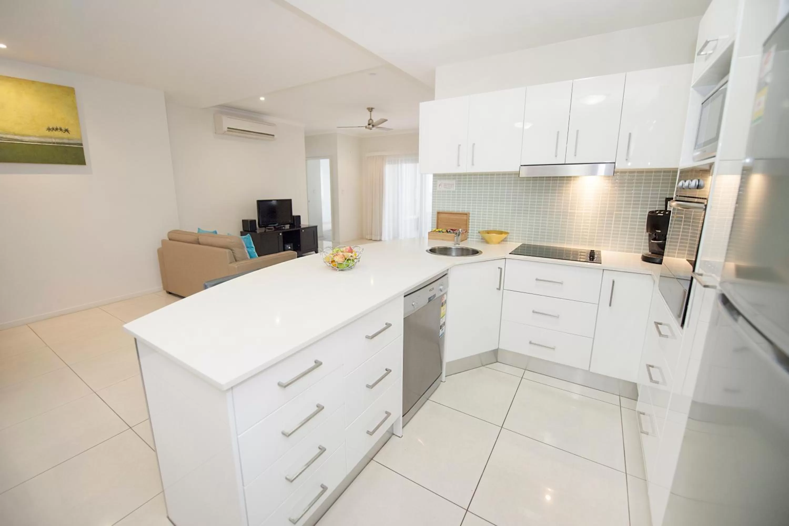 Kitchen or kitchenette in Gladstone City Central Apartment Hotel Official