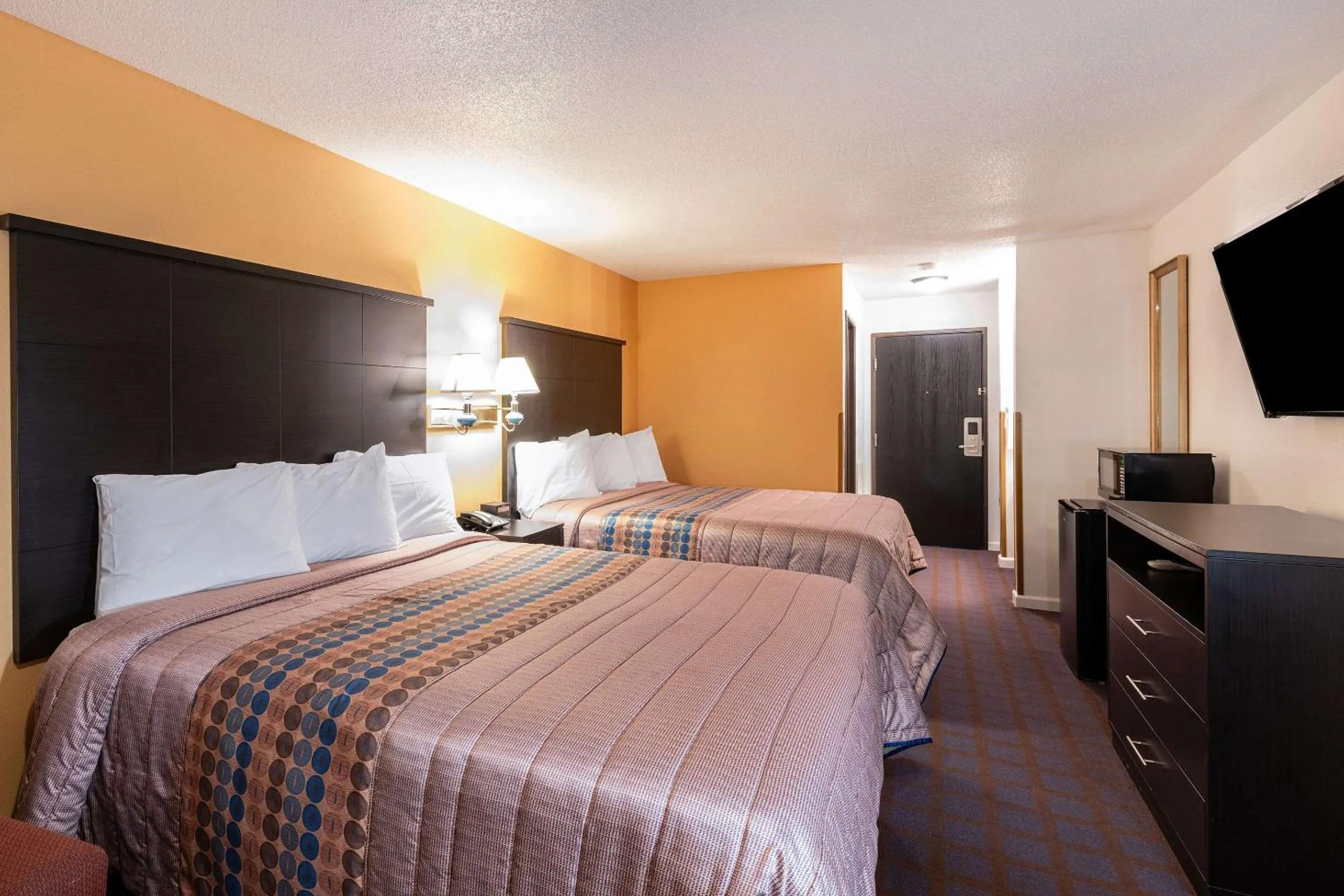 Bedroom, Bed in Rodeway Inn Red Oak