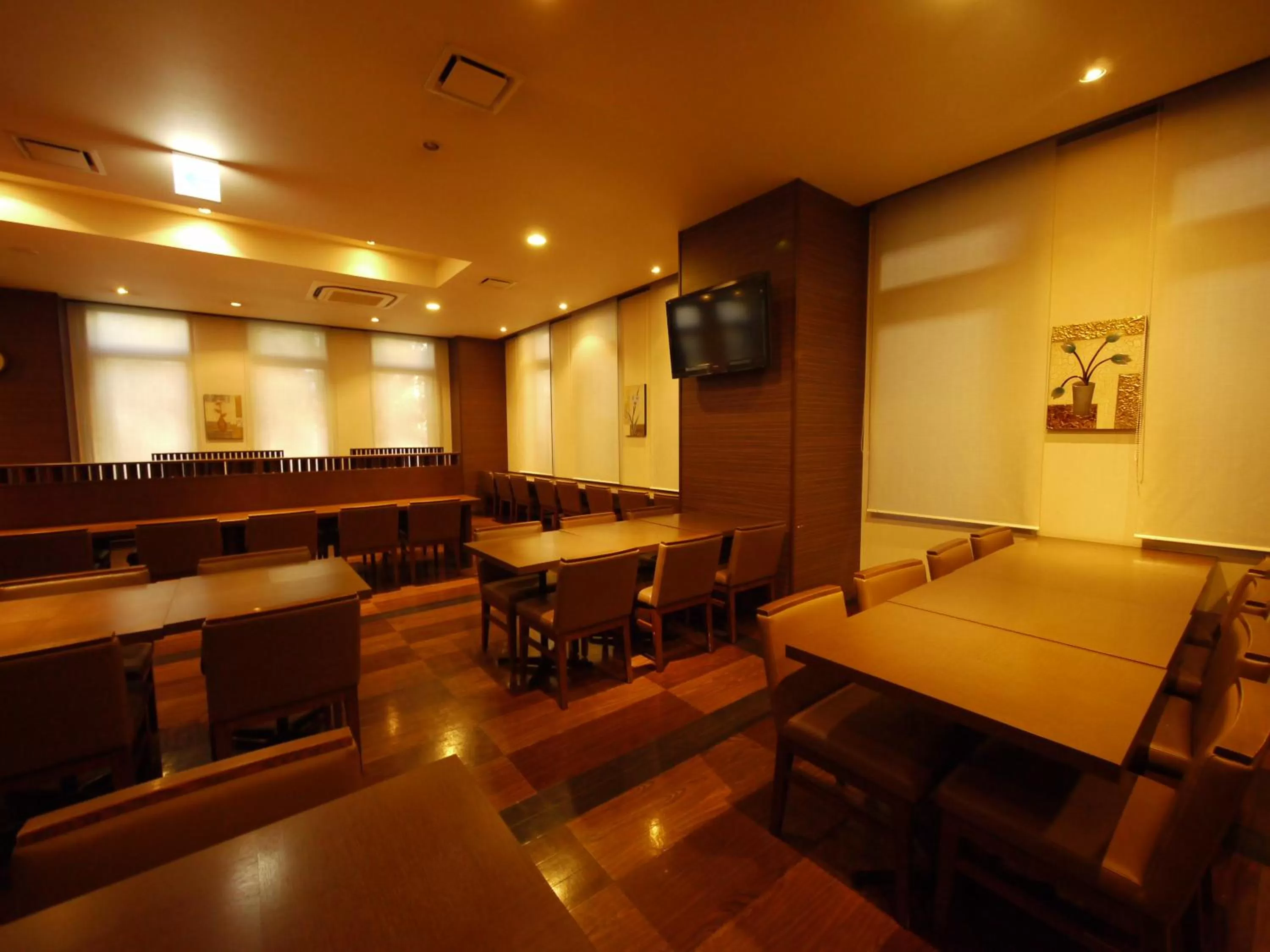 Restaurant/places to eat in Hotel Route-Inn Nagoya Imaike Ekimae