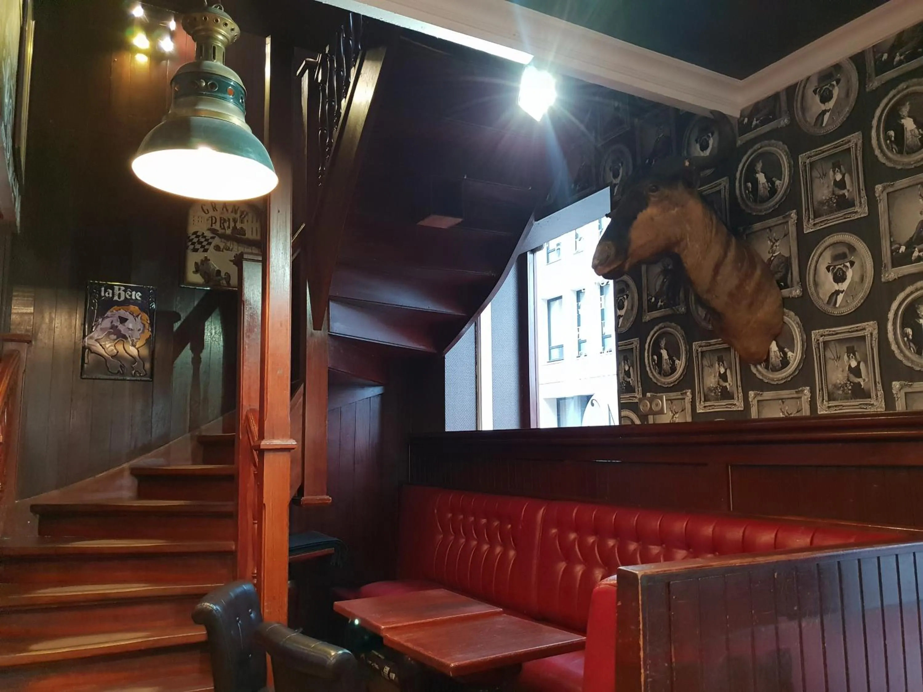 Restaurant/places to eat in Le Napoleon