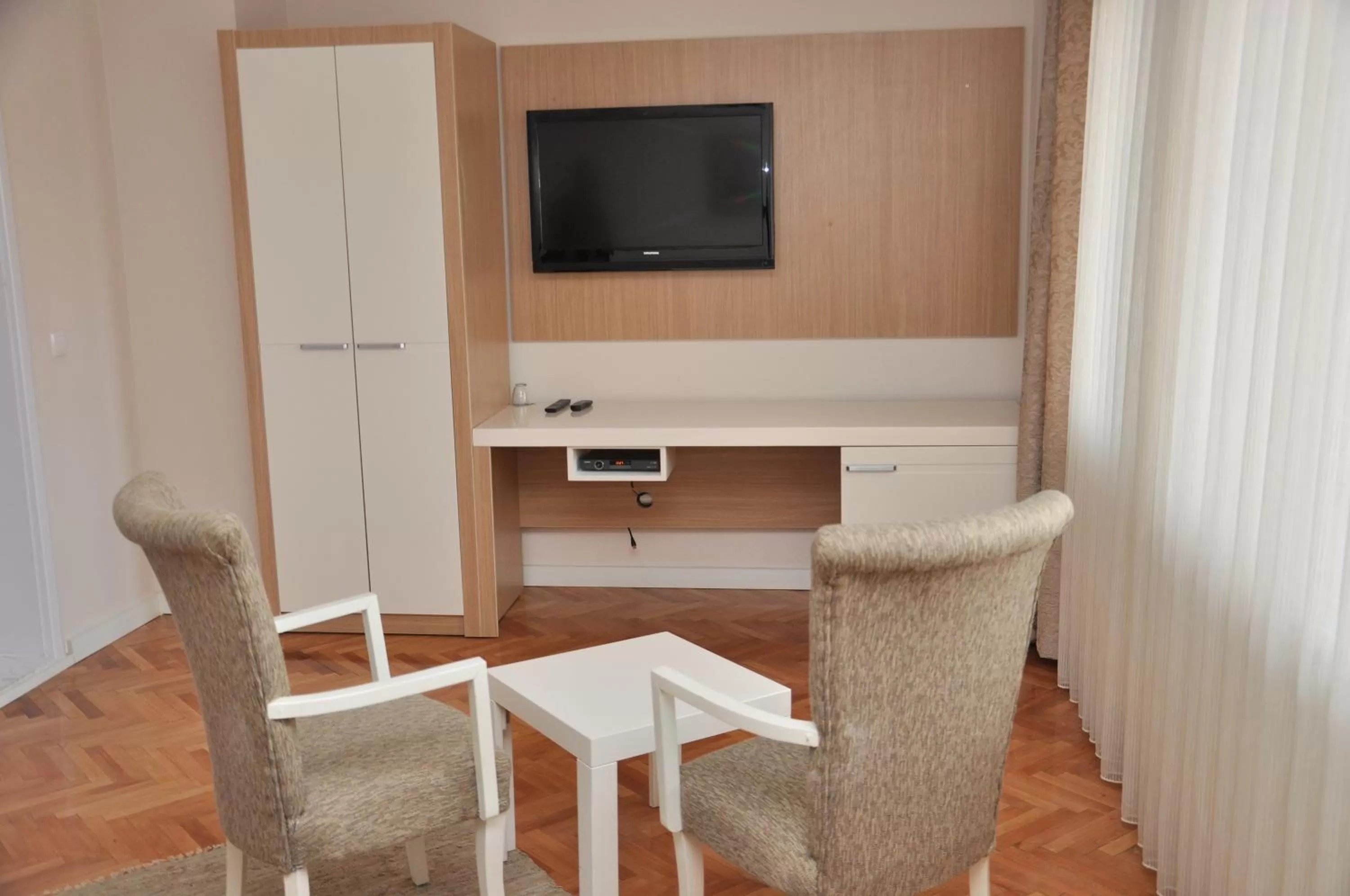 TV and multimedia, TV/Entertainment Center in Hotel Prima