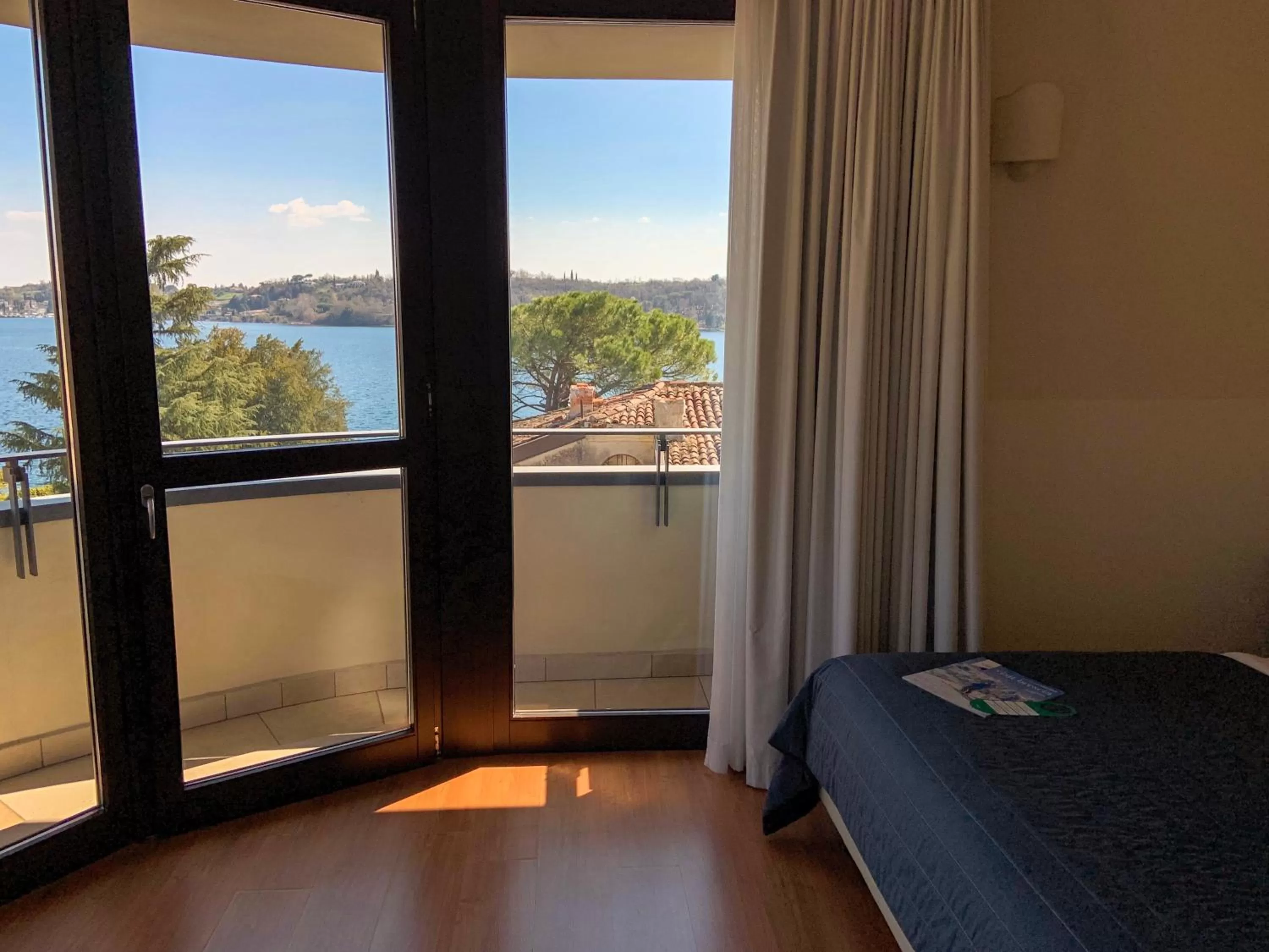 Lake view, Bed in Rivalta Life Style Hotel