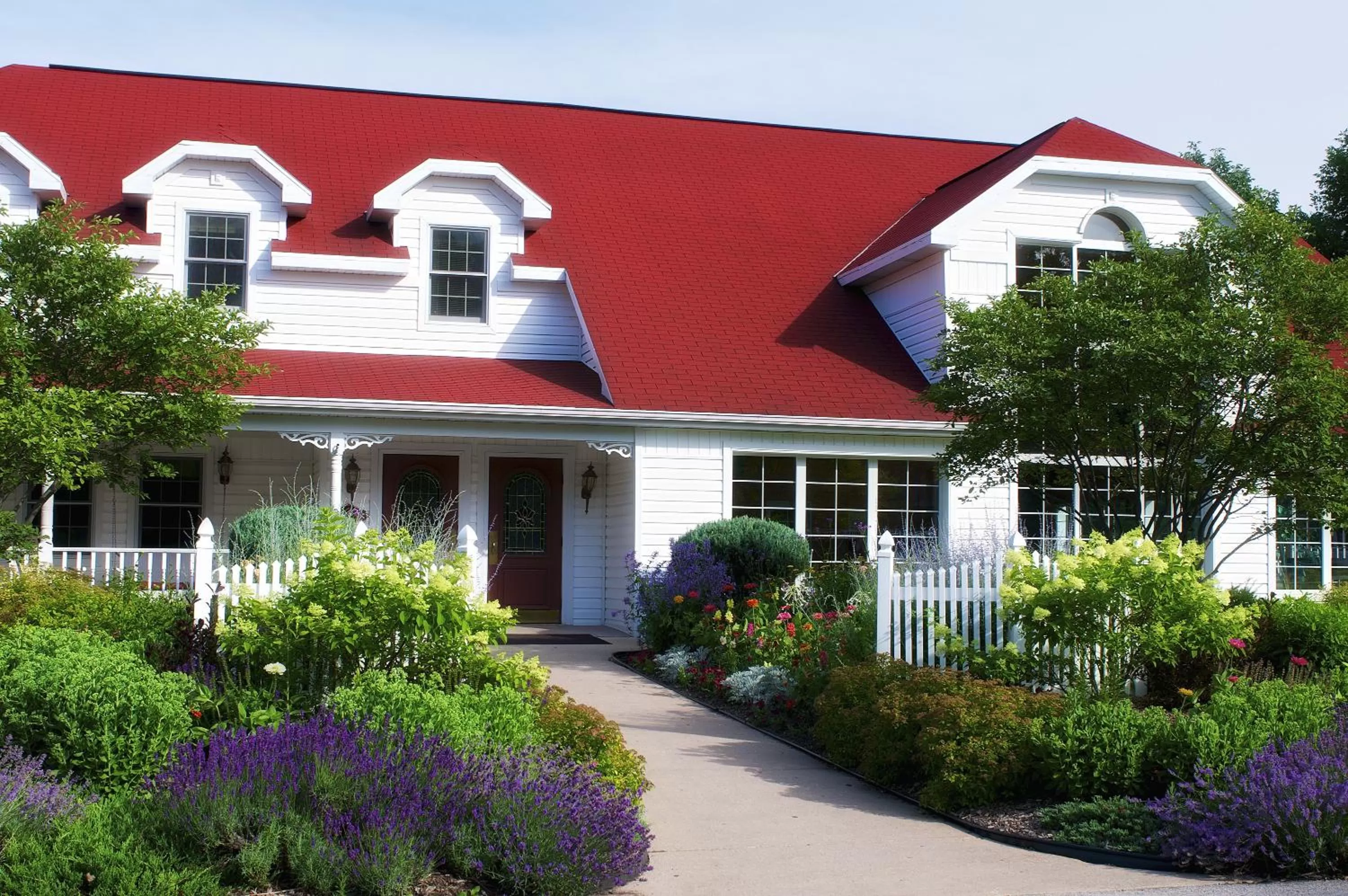 Facade/entrance in High Point Inn