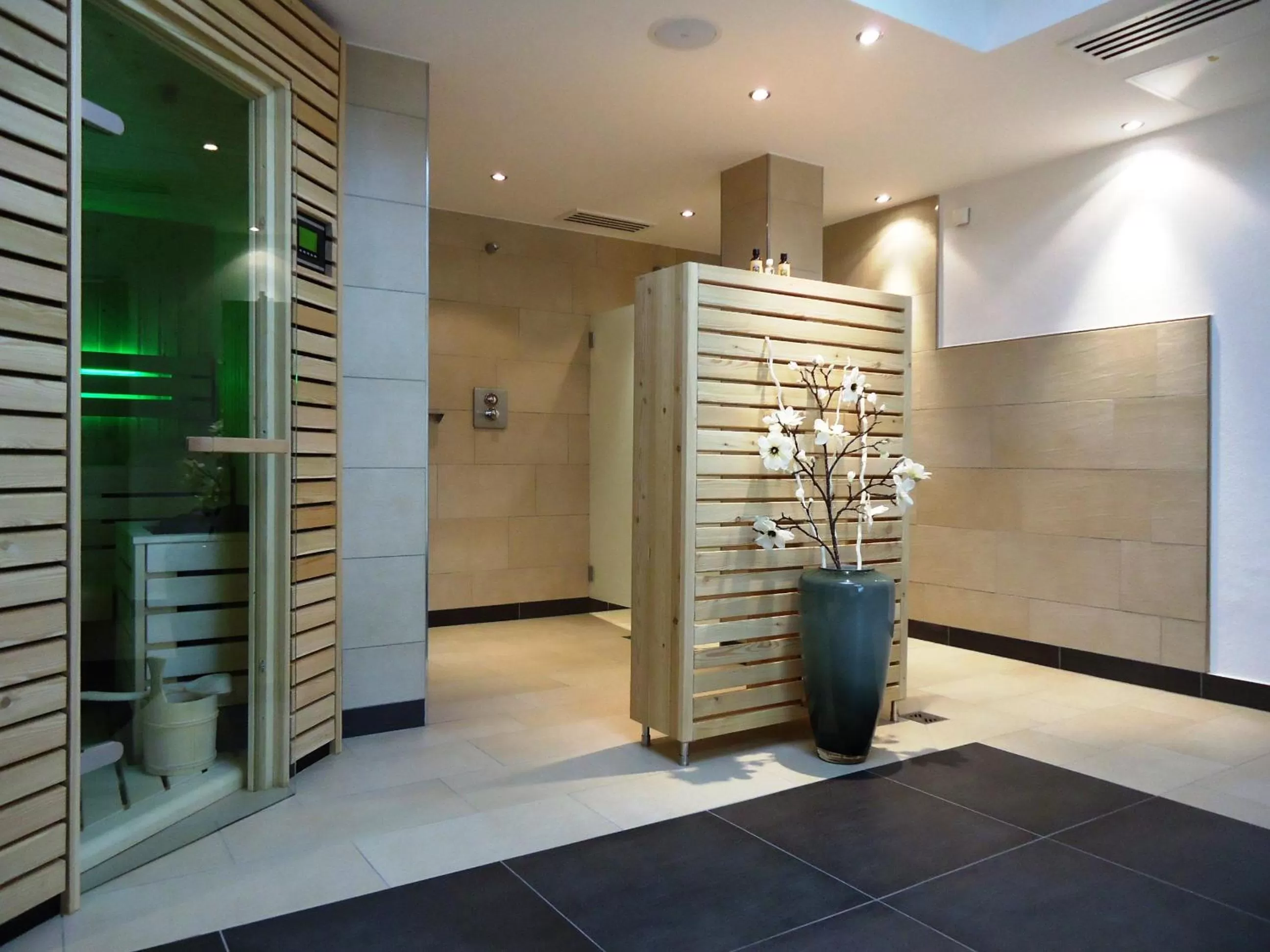 Shower, Bathroom in Hotel Gasthof Posthalter