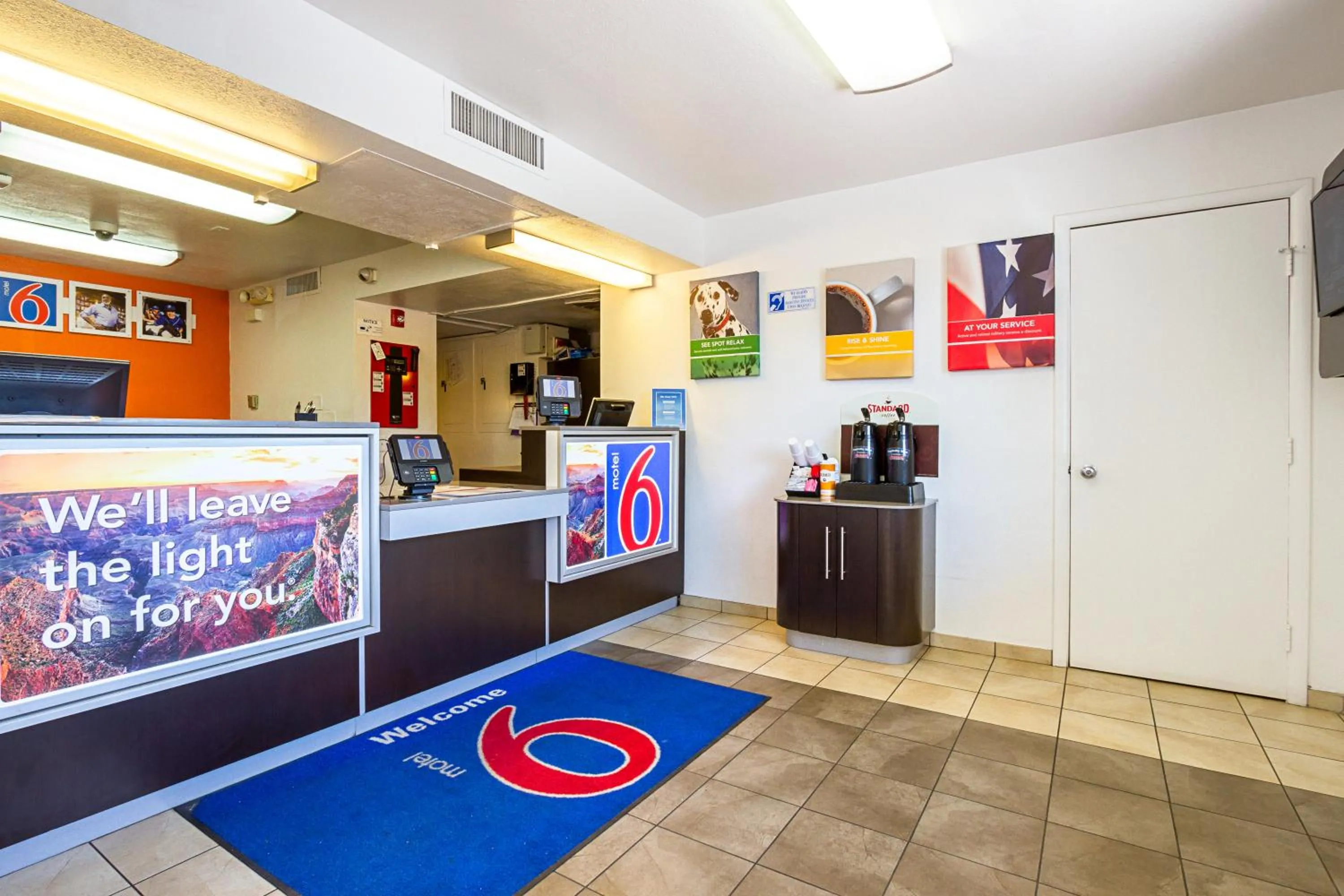 Lobby or reception in Motel 6 Mesa North