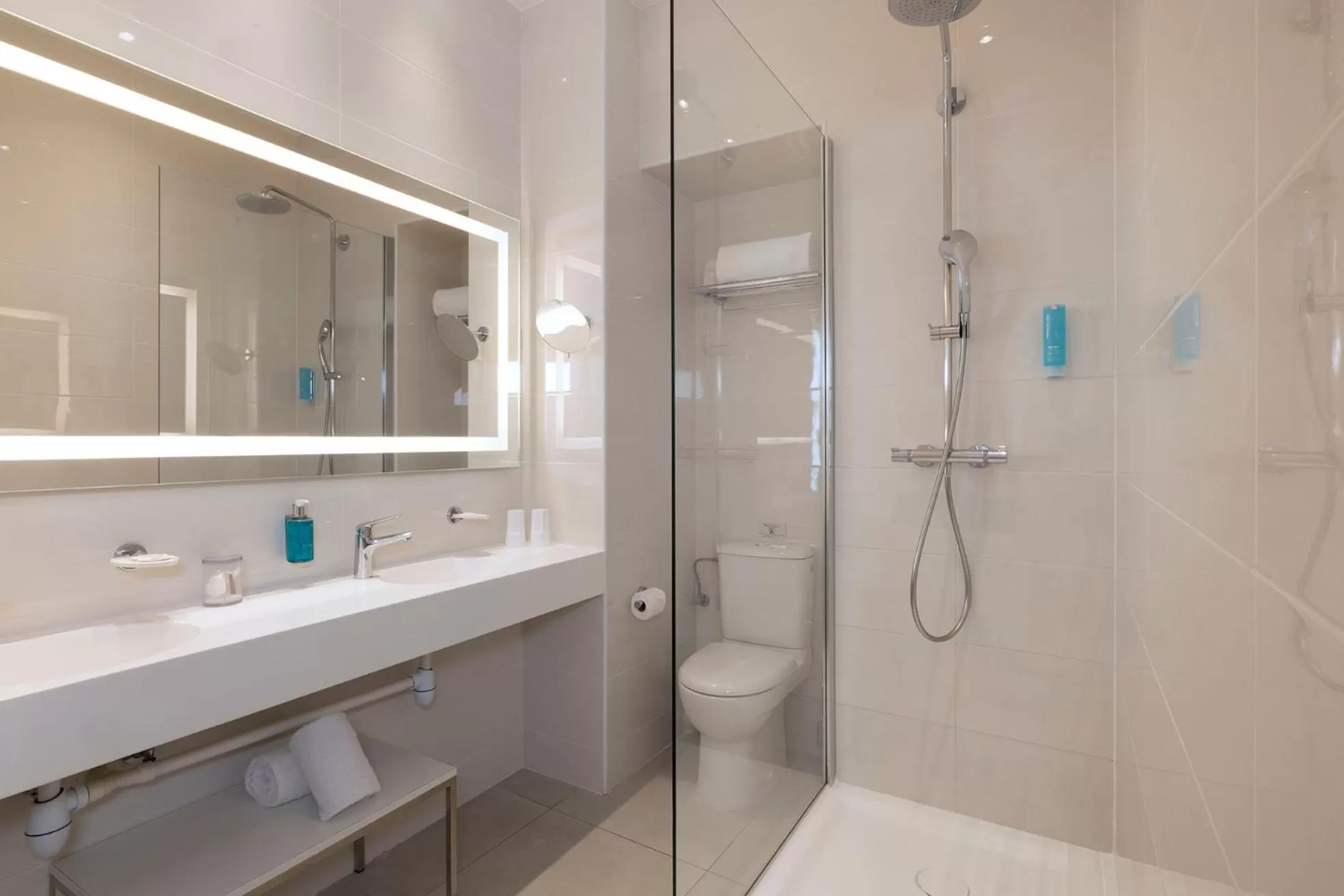 Bathroom in Hotel 64 Nice