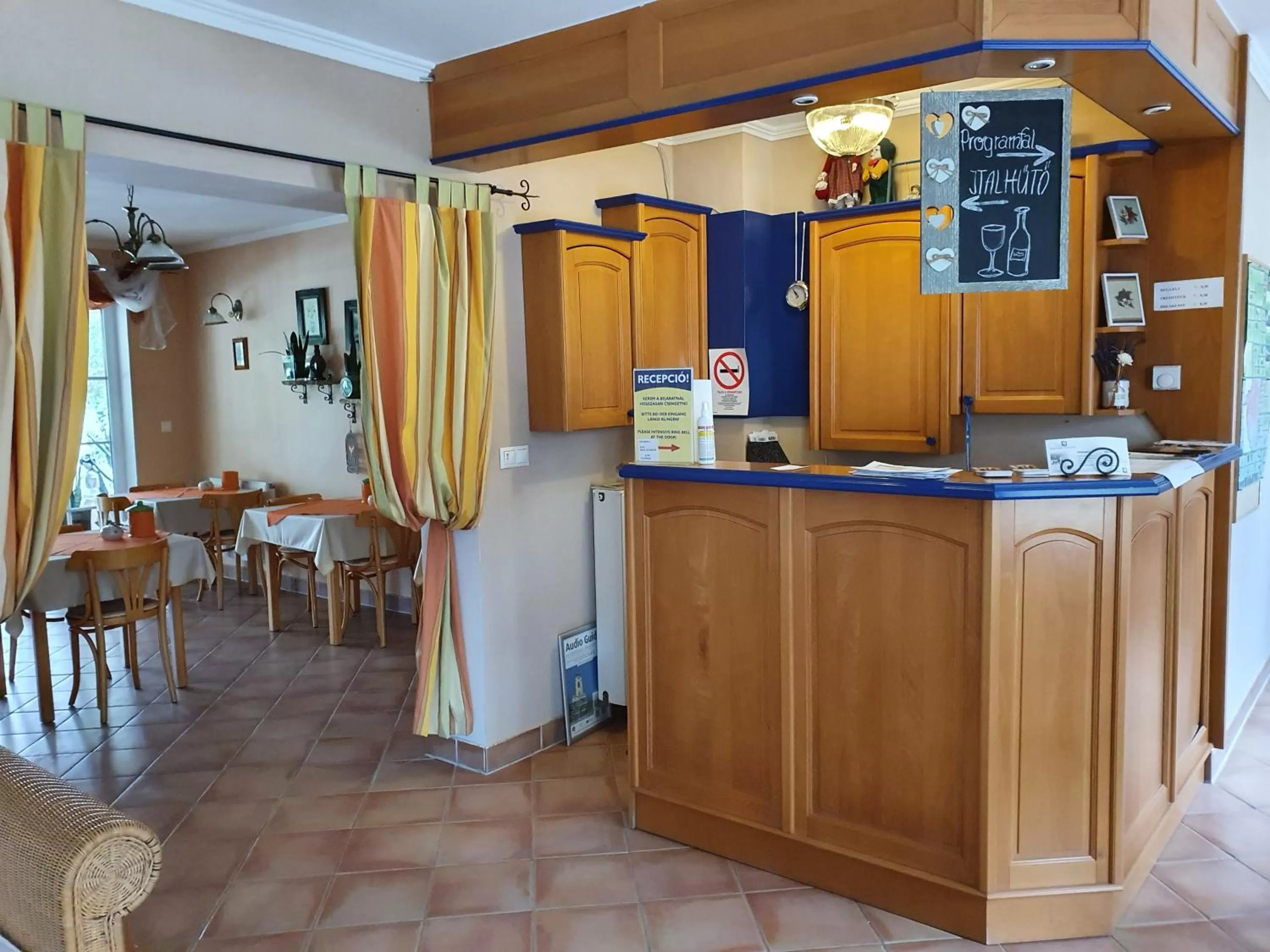 Lobby or reception in Hotel Zsida