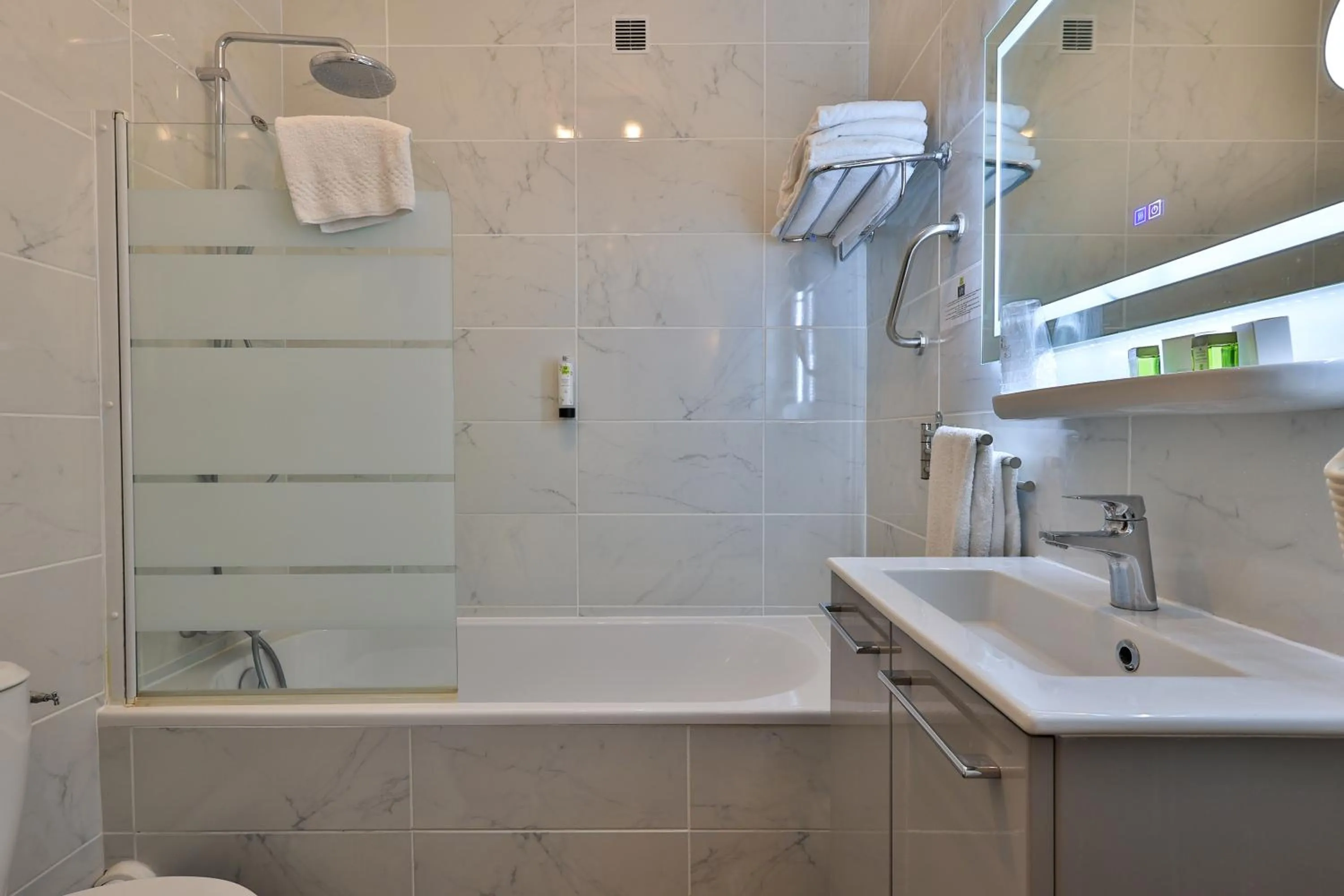 Bathroom in Hotel Cayrons Vence & St Paul de Vence