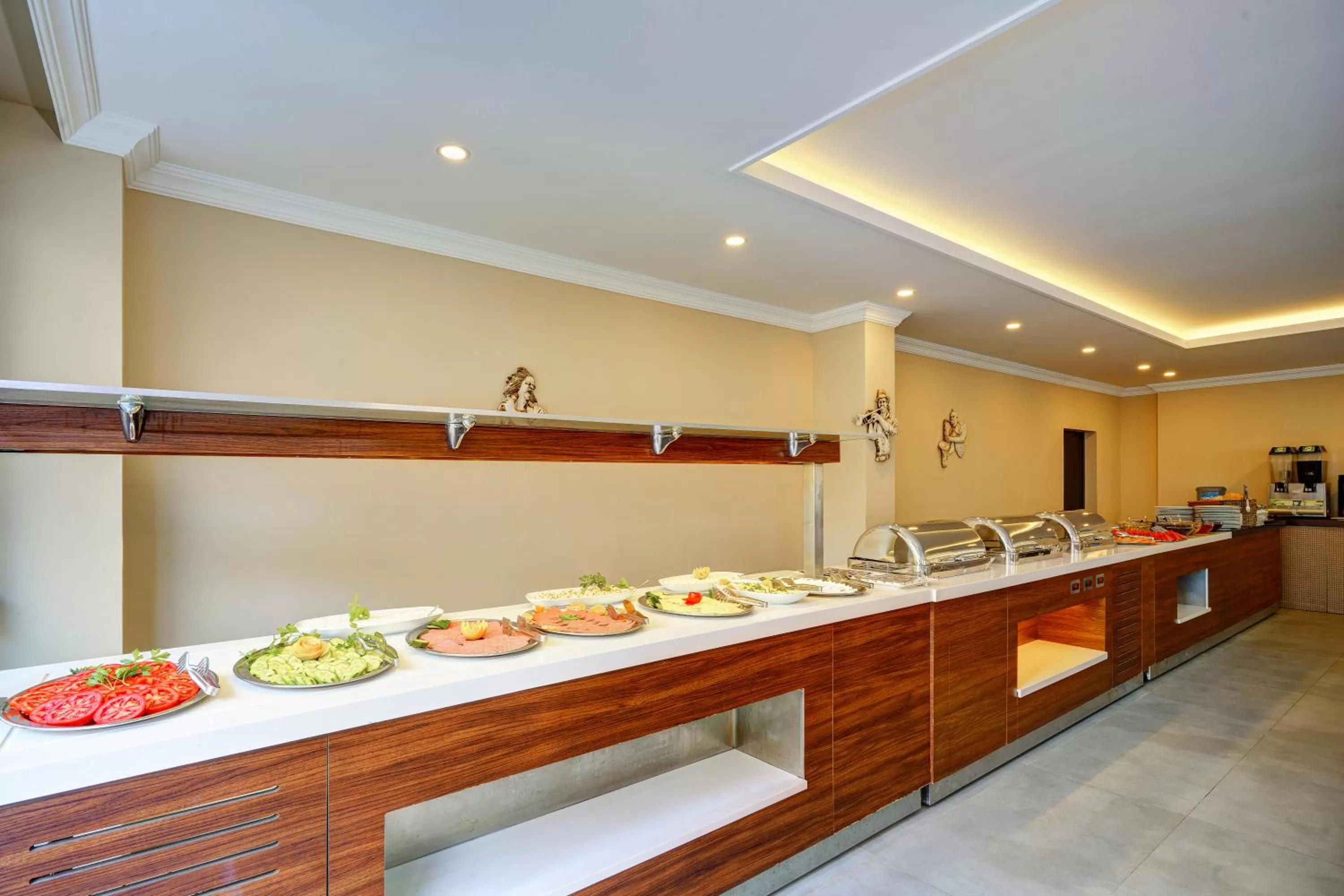 Food and drinks in Ozcan Hotel