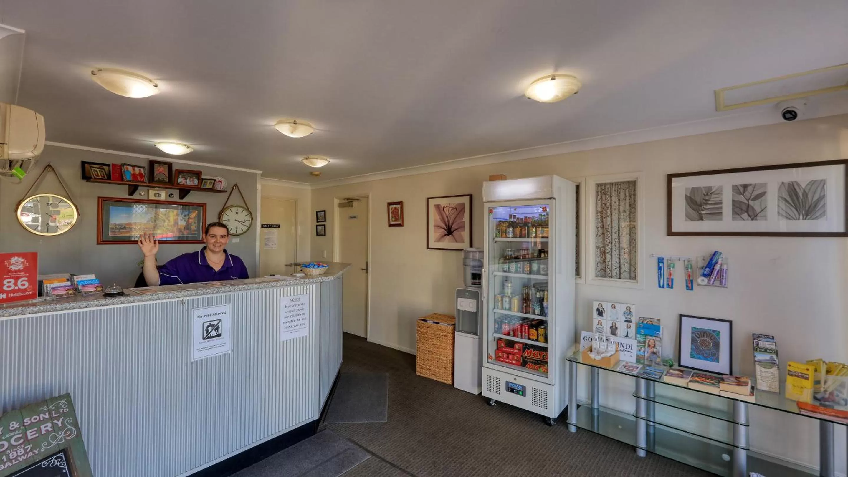 Country Roads Motor Inn