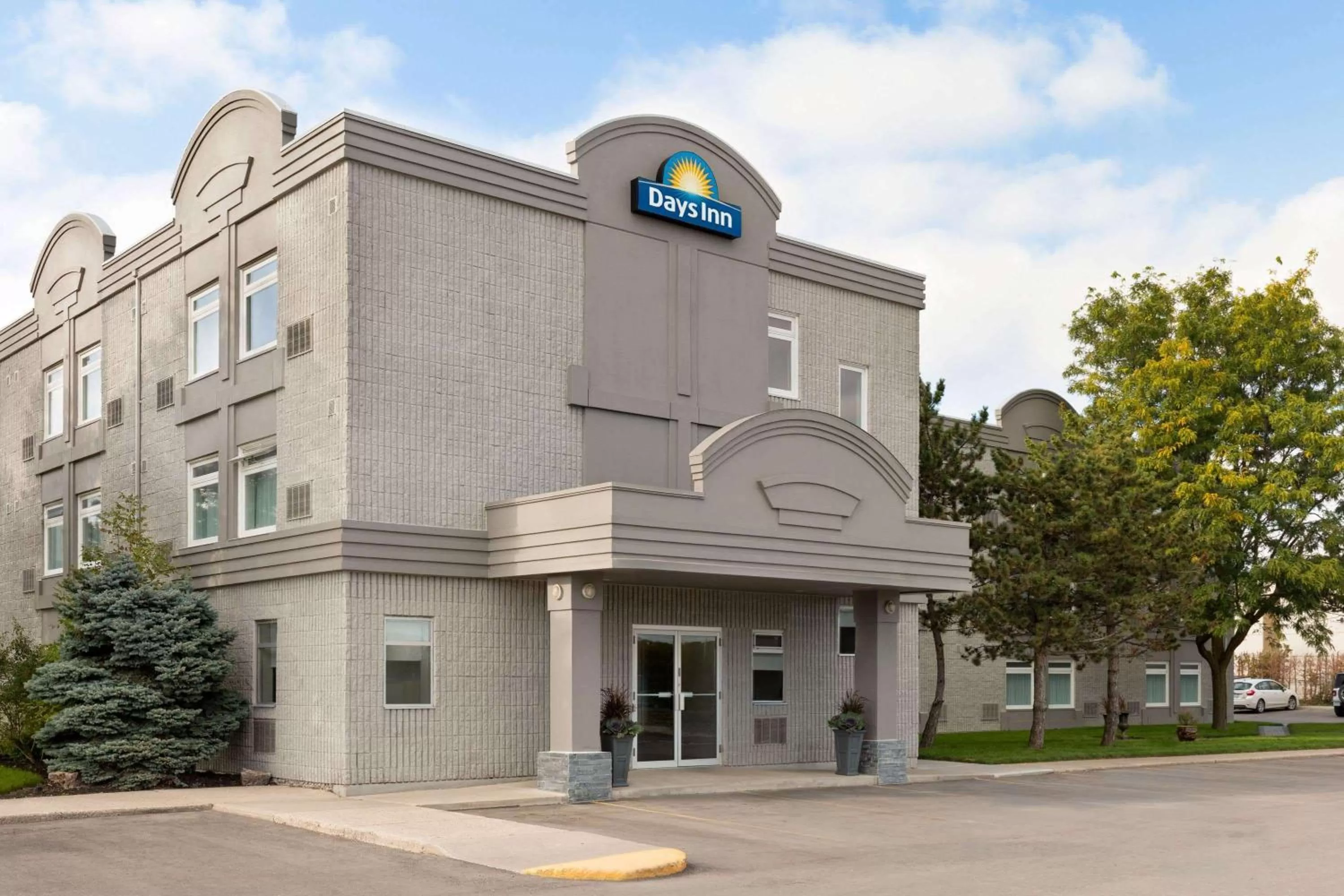 Property building in Days Inn by Wyndham Toronto West Mississauga