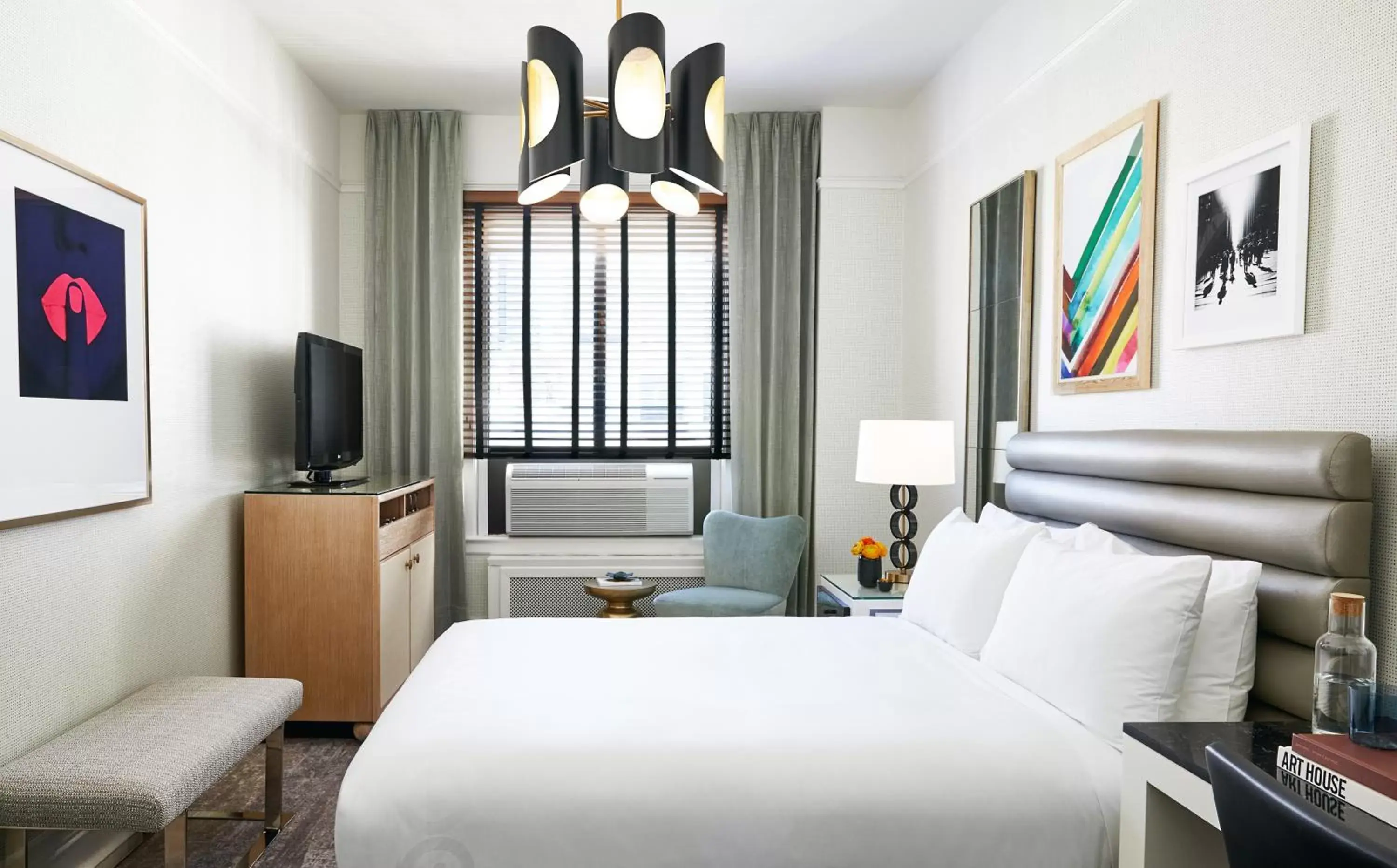 Deluxe Queen Room in Galleria Park Hotel Deluxe Queen Room in Galleria Park Hotel