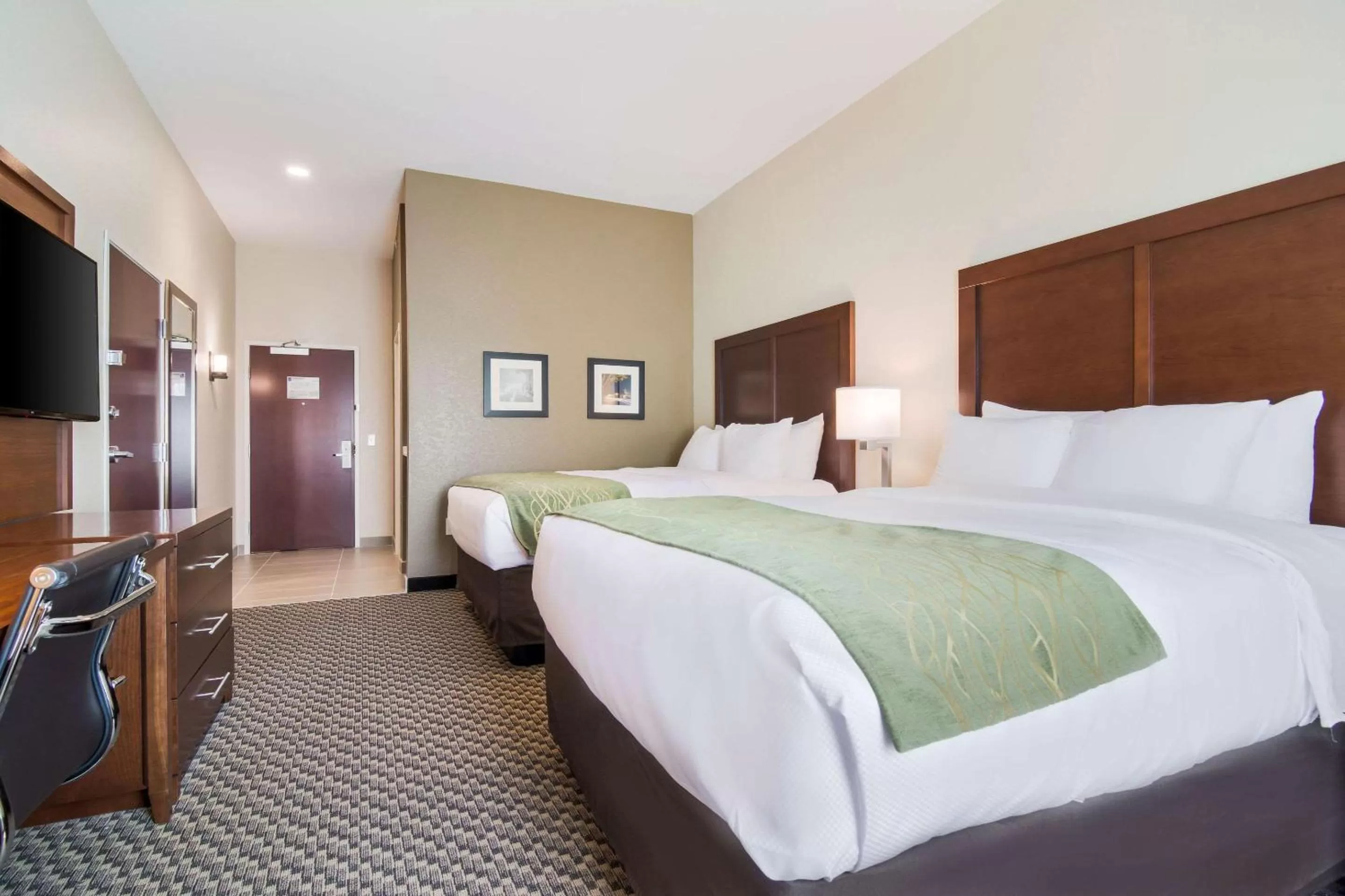 Photo of the whole room, Bed in Comfort Inn & Suites Rock Hill Northeast