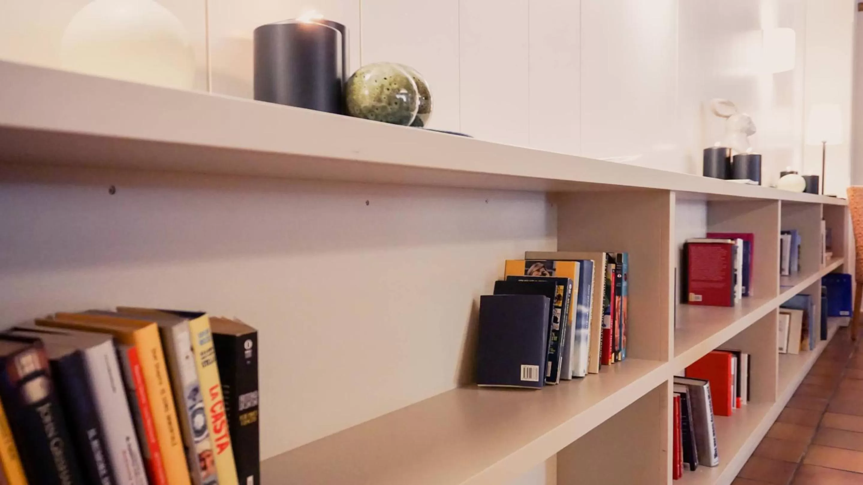 Library in Hotel Villa Laurus