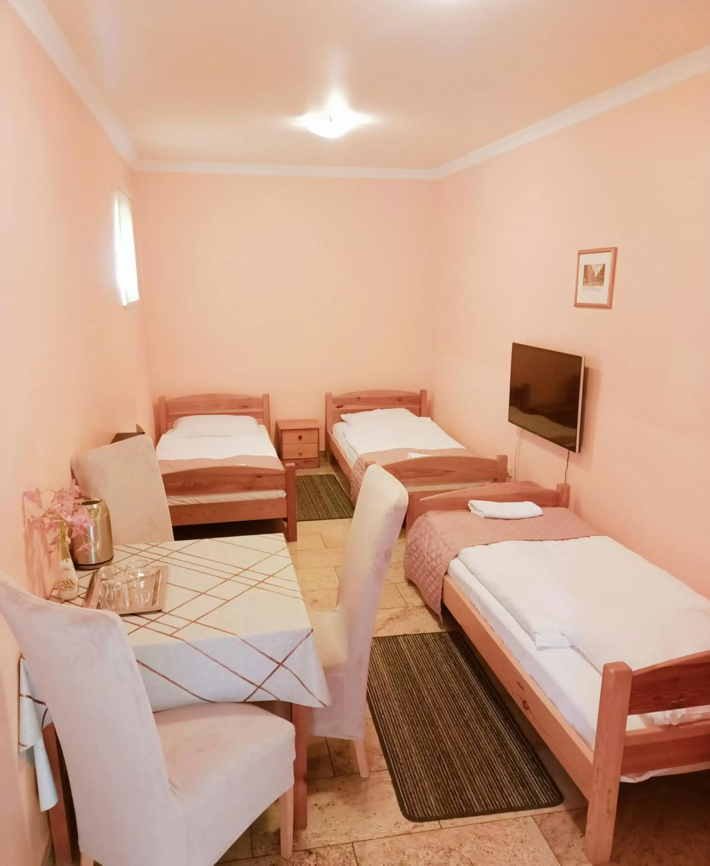 Economy Triple Room in PAŁACYK BUDGET Economy Triple Room in PAŁACYK BUDGET