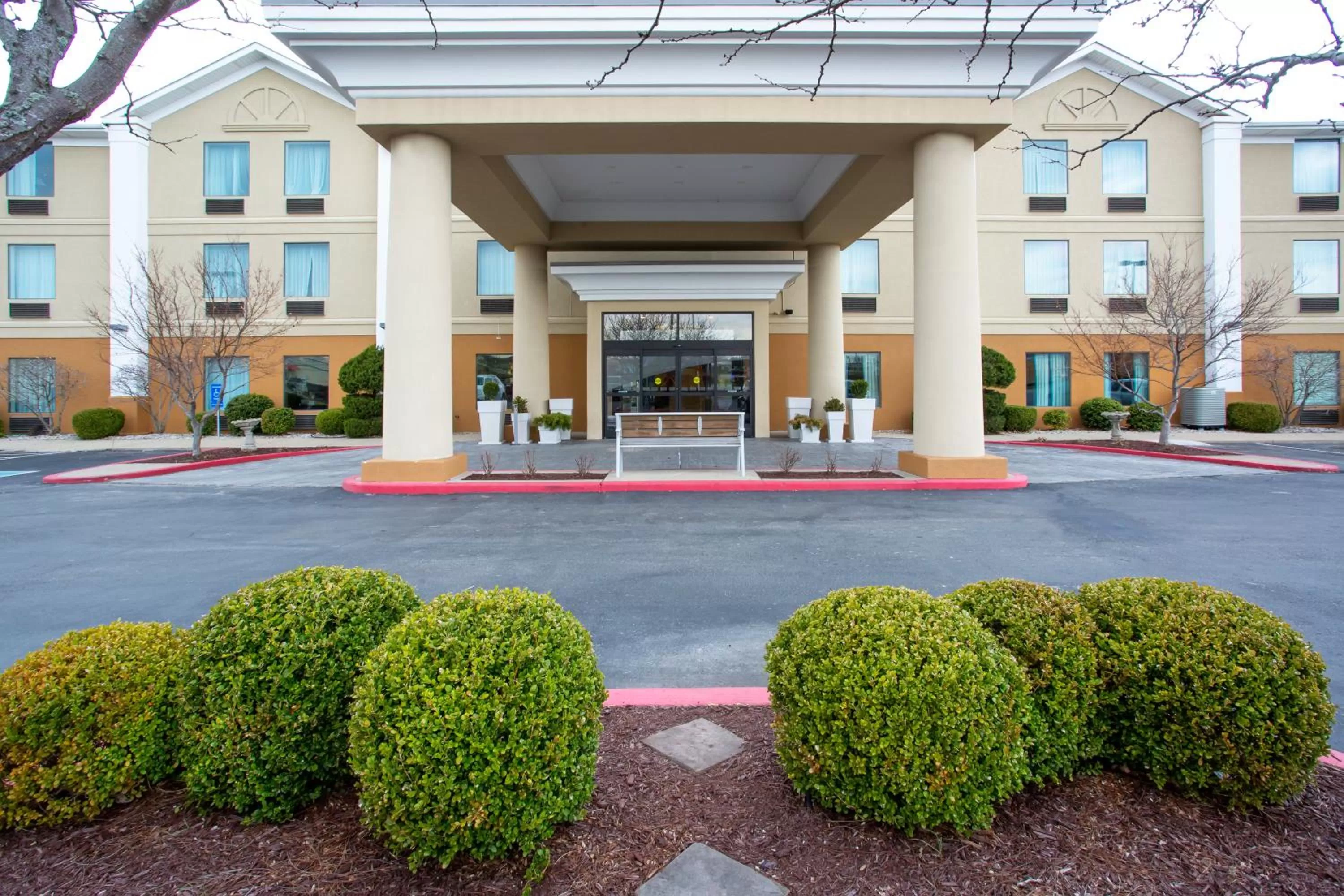 Property building in Holiday Inn Express Lexington Southwest Nicholasville by IHG