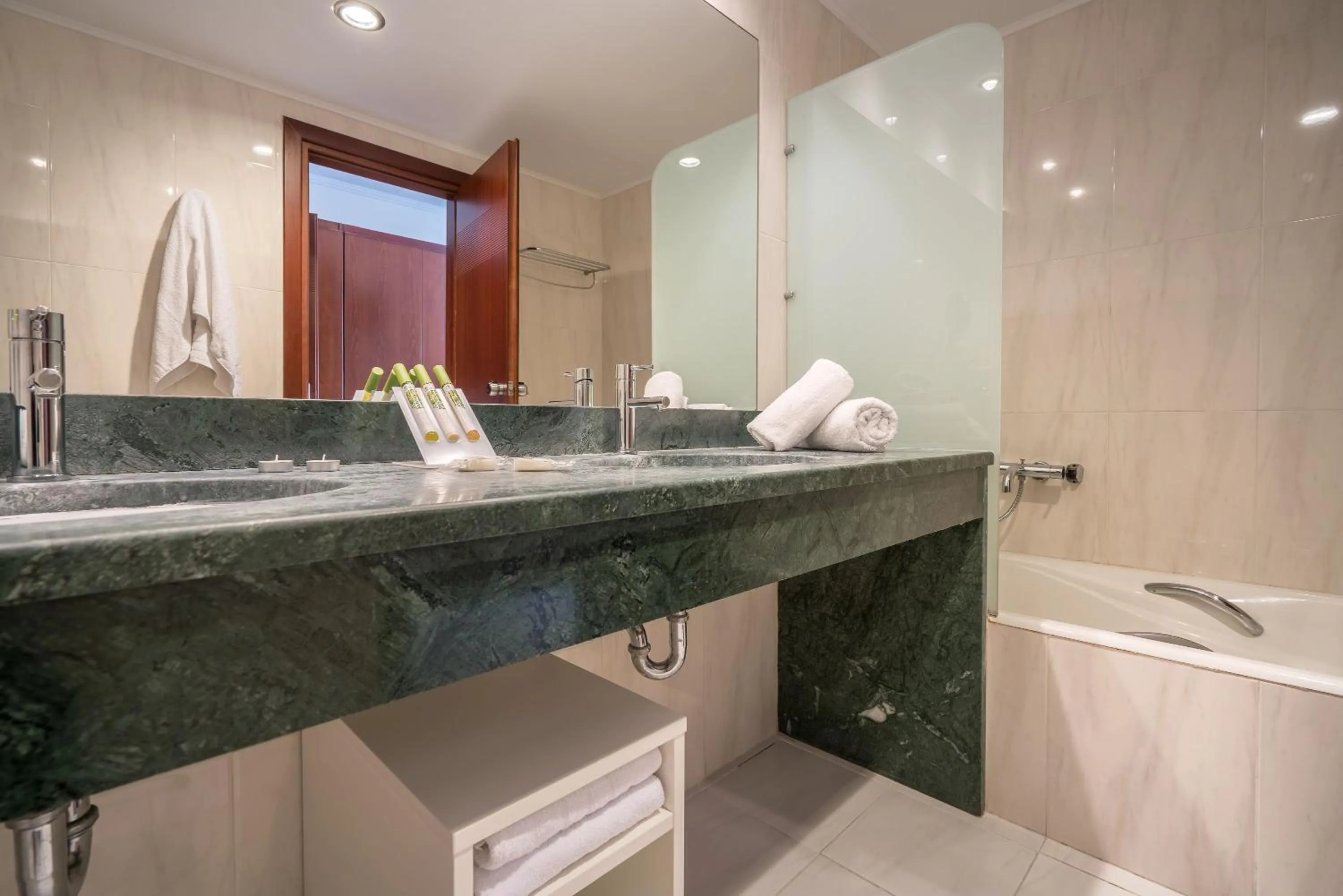 Toilet in Galaxy Beach Resort BW Premier Collection