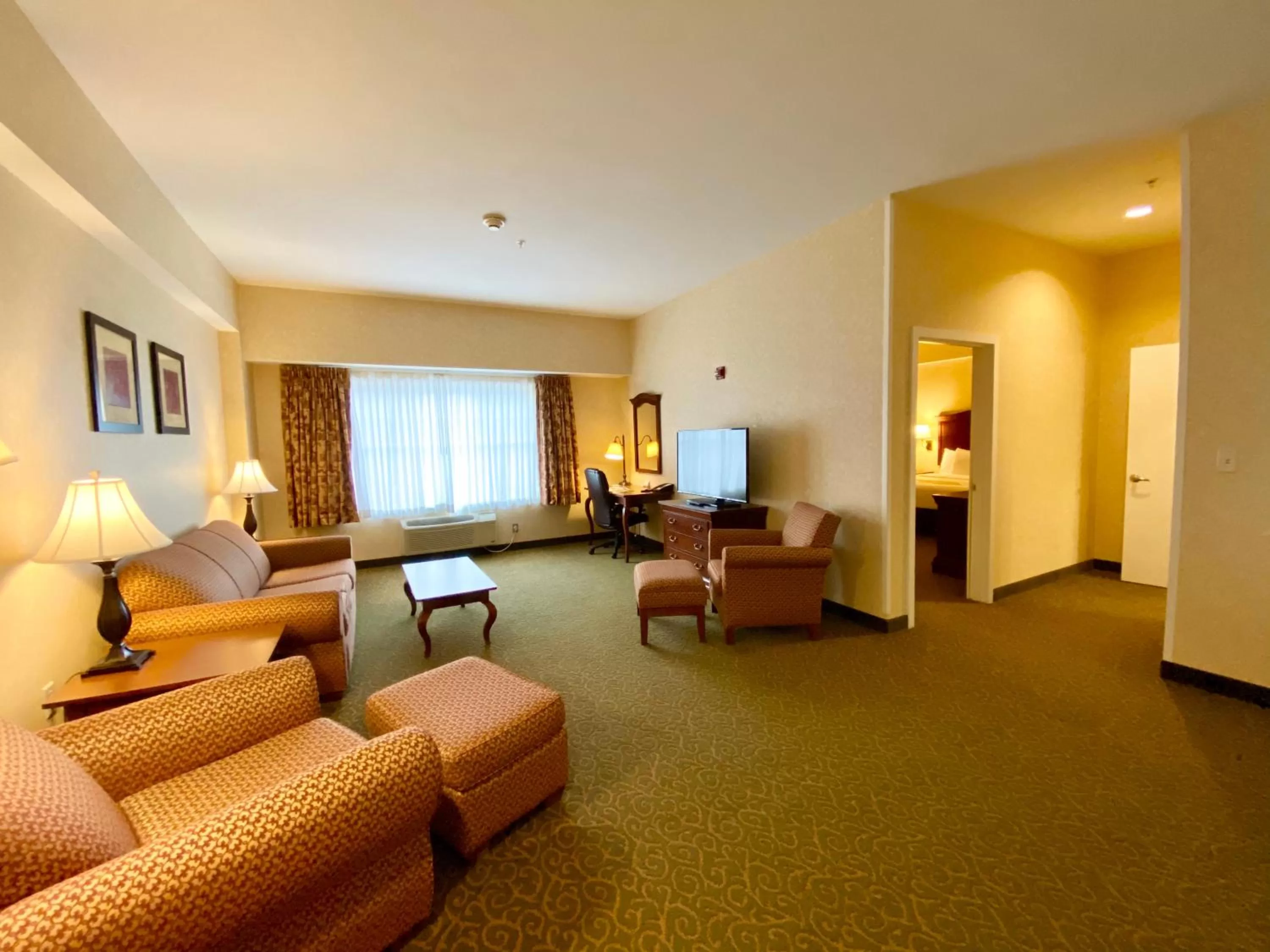 TV and multimedia in Maine Evergreen Hotel, an Ascend Collection Hotel