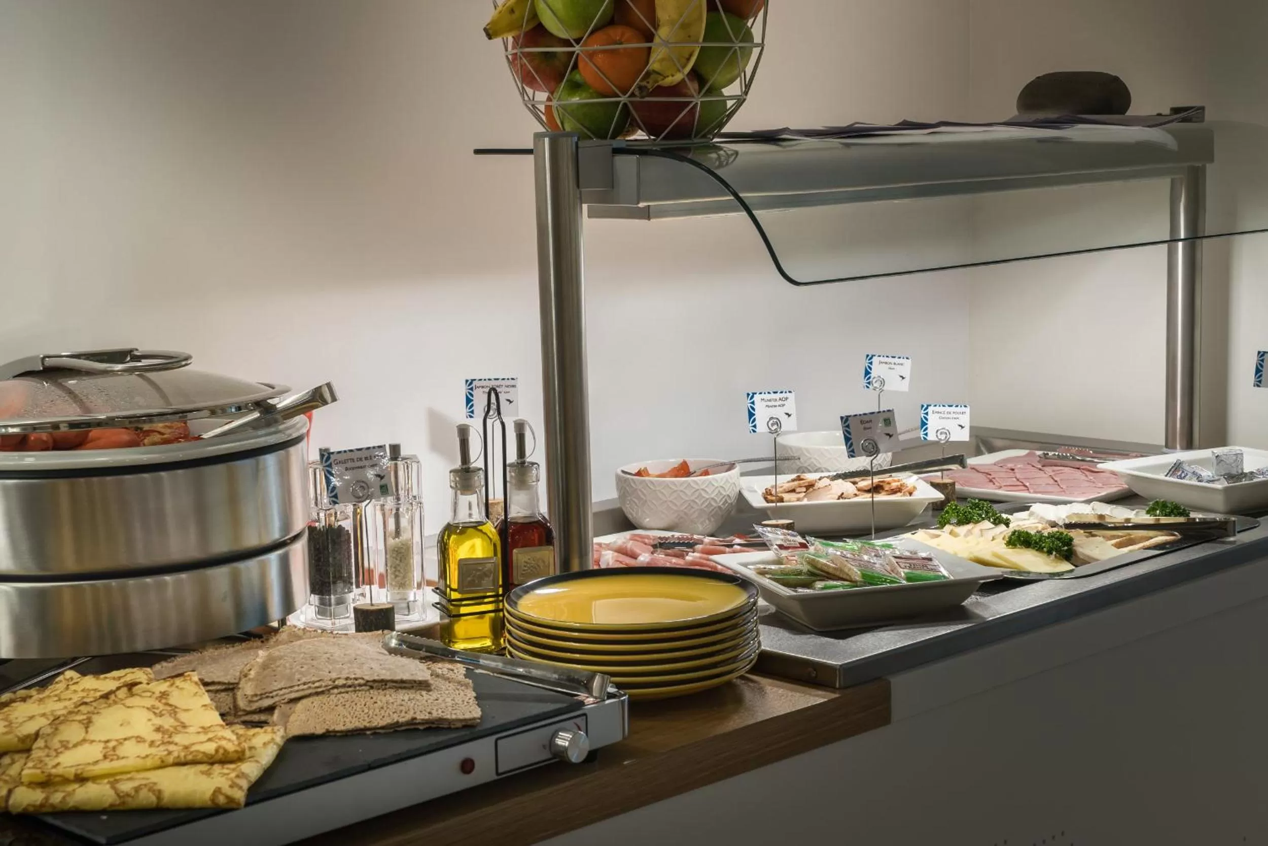 Buffet breakfast in Hôtel ORIGAMI