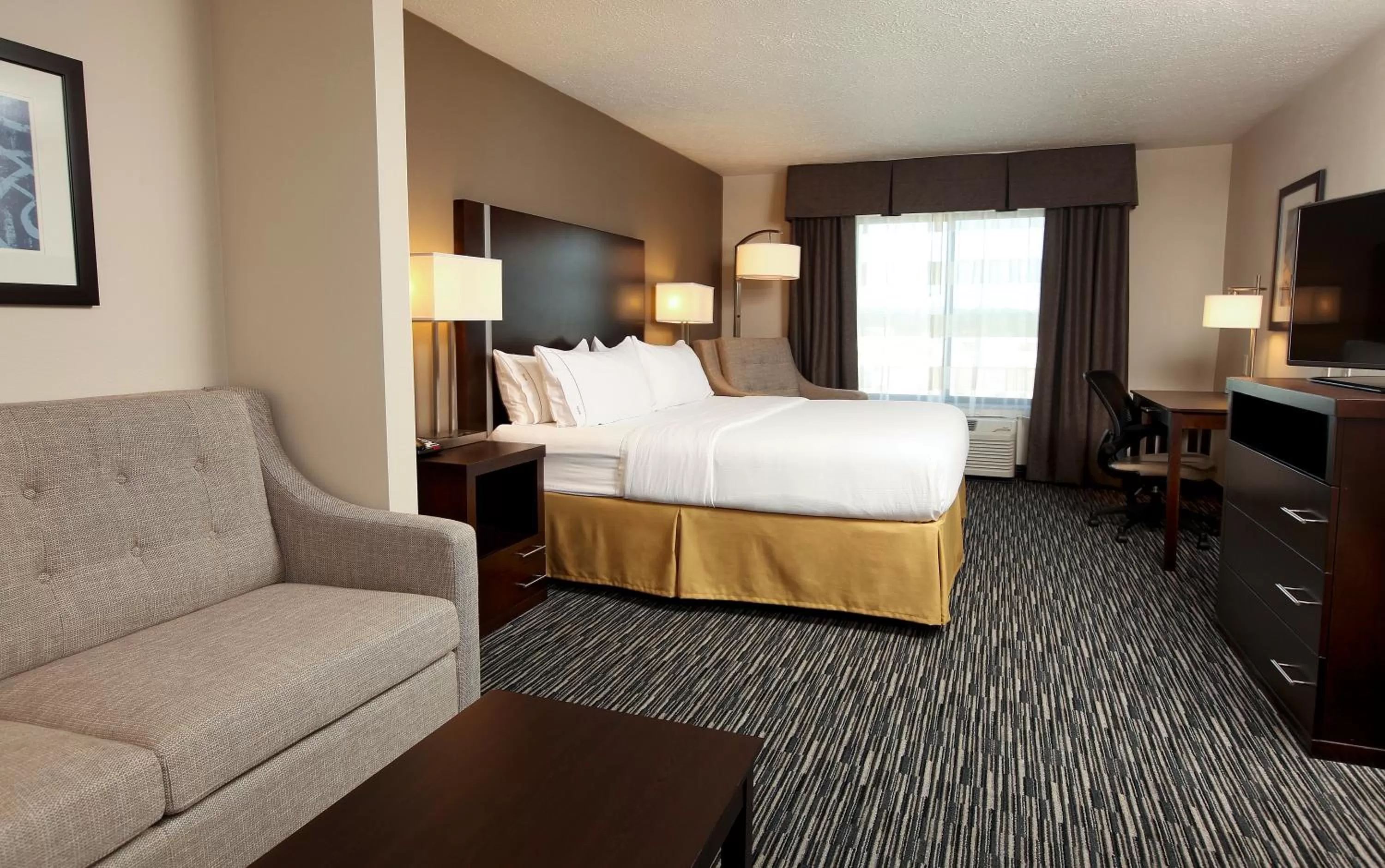King Suite - Hearing Accessible - Non-Smoking in Holiday Inn Express & Suites Omaha South Ralston Arena, an IHG Hotel