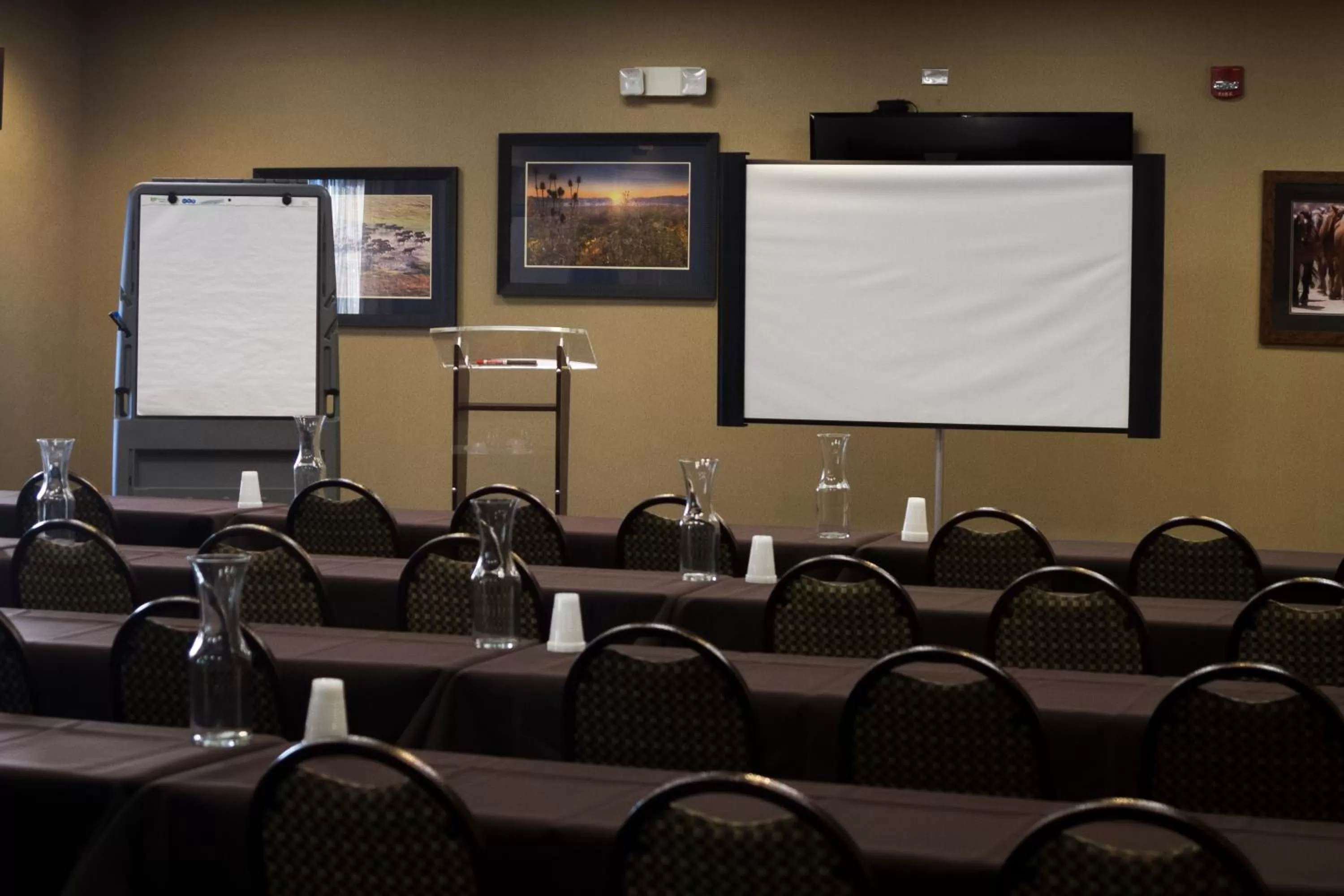 Banquet/Function facilities in Little Missouri Inn & Suites New Town