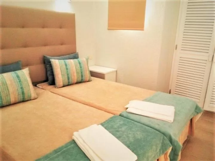 Bedroom, Bed in Albufeira Jardim by Umbral