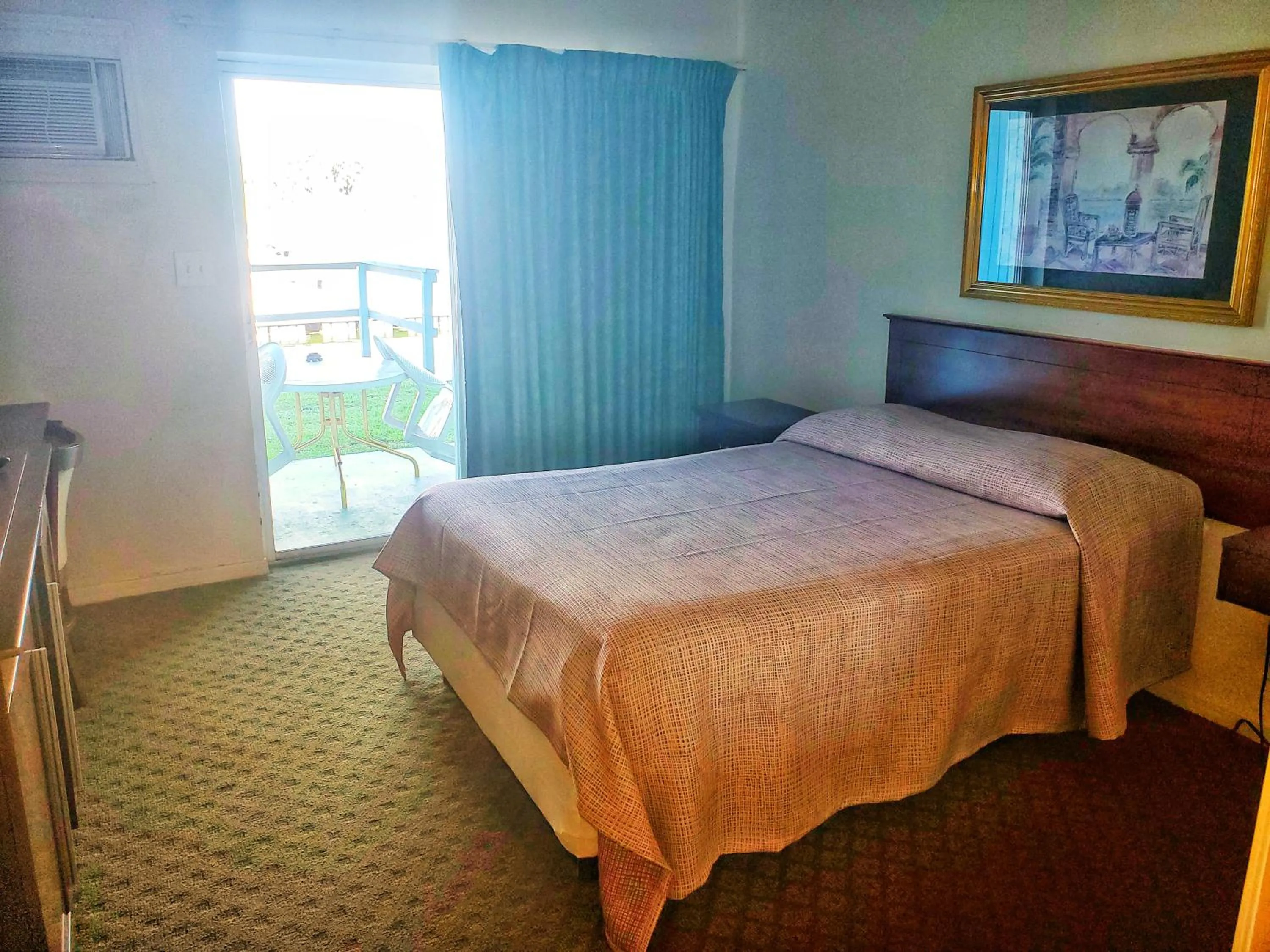 Patio, Bed in The Port Hotel and Marina