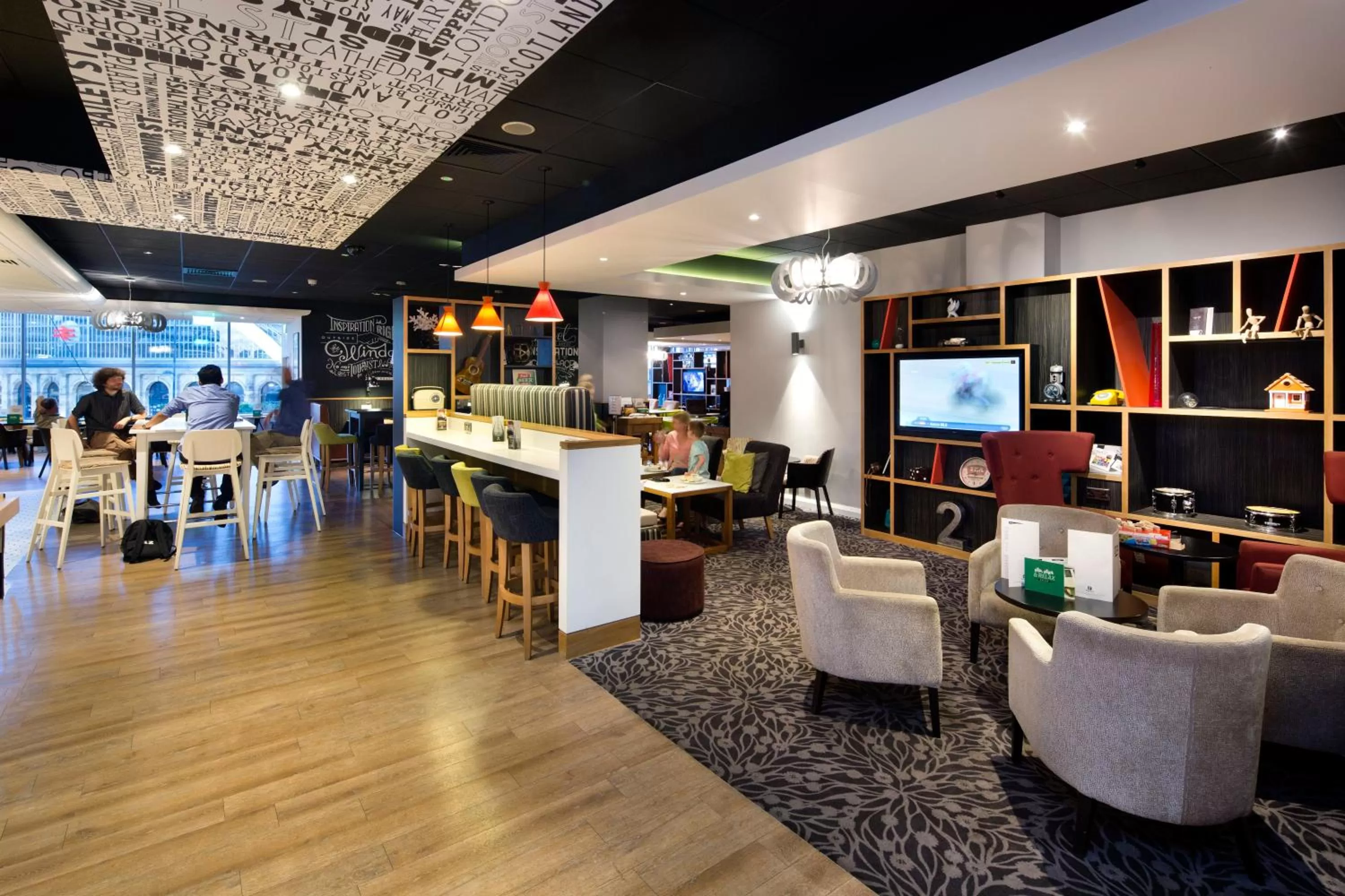 Lounge or bar in Holiday Inn Liverpool City Centre by IHG